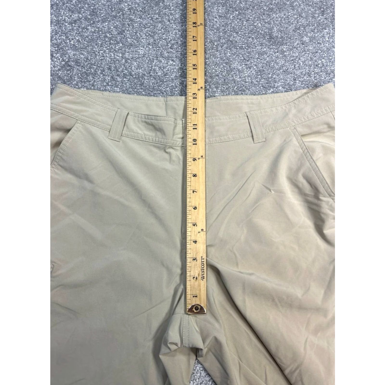 Vintage Columbia Cargo Shorts Men 36 Beige Polyester Elastane Front Flat Front Pockets Regular Size US 36 / EU 52 - 4 Thumbnail
