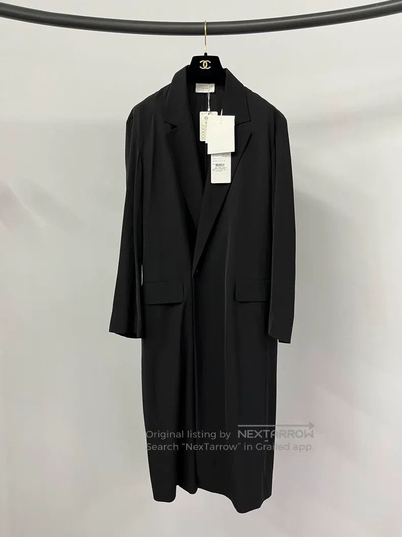 The row Black windbreaker coat