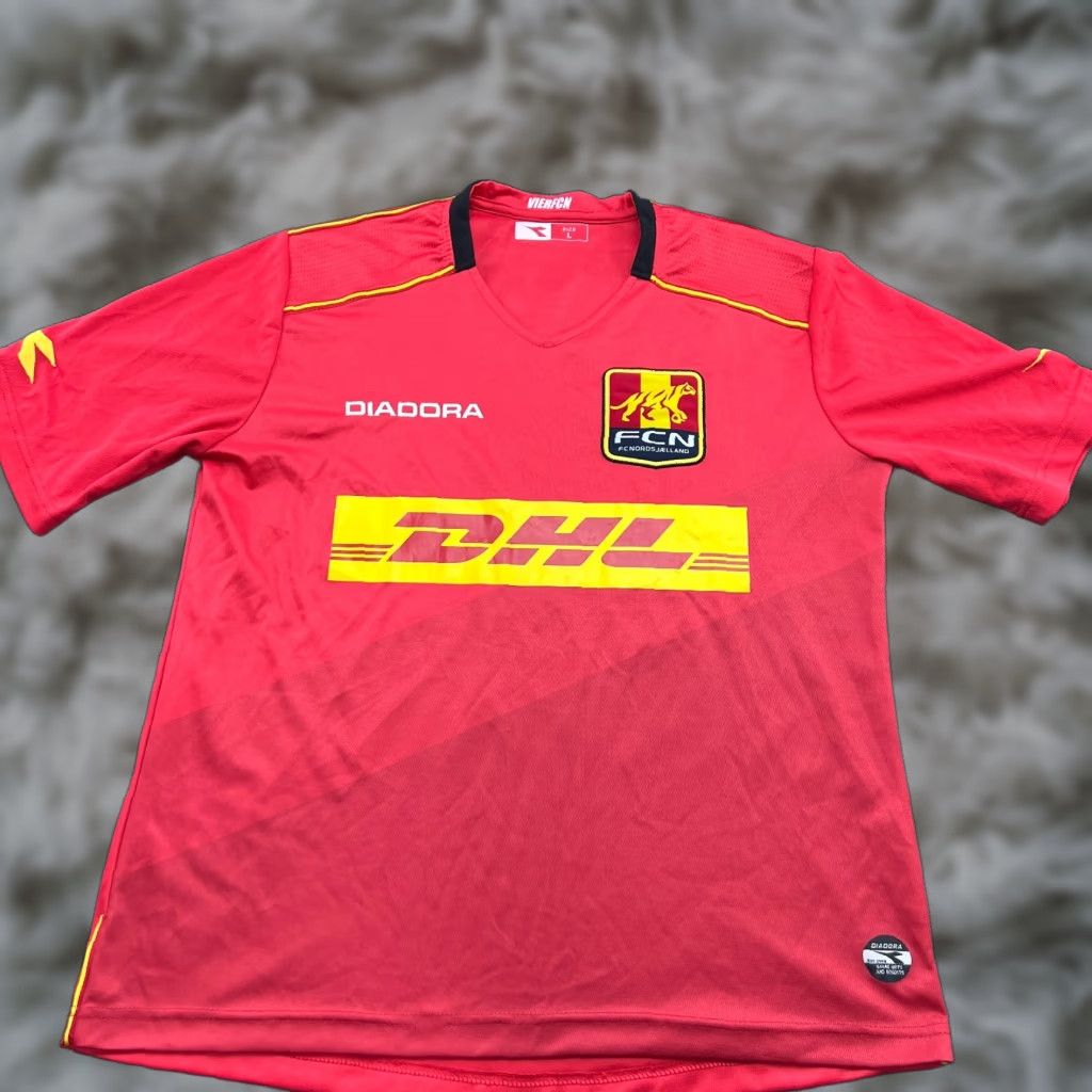 Diadora Diadora FC Nordsjaelland 2017-2018 Home Jersey Mens Large Adult Red T-Shirt Sports Football Moisture Wicking Quick Dry Size US L / EU 52-54 / 3 - 1 Thumbnail