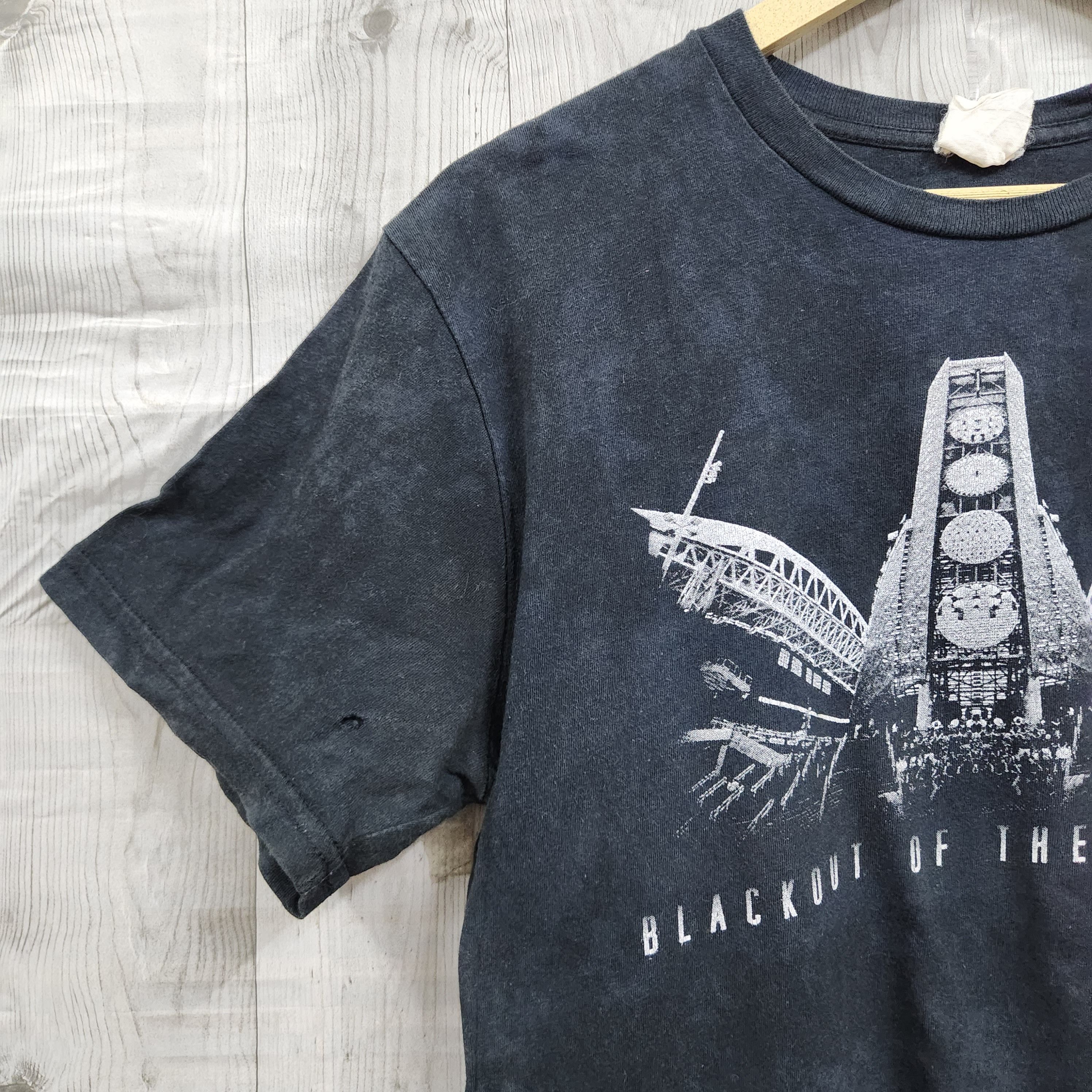 Vintage Blackout Of The Century 2003 Vintage TShirt Size US S / EU 44-46 / 1 - 6 Thumbnail