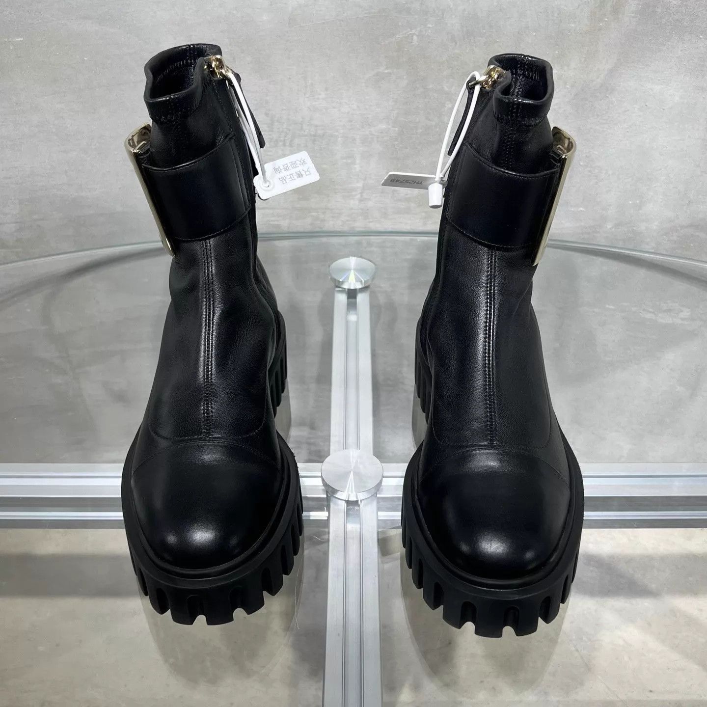 Roger Vivier Roger Vivier metal buckle lambskin short boots black 35 Size US 4.5 / IT 34.5 - 1 Thumbnail