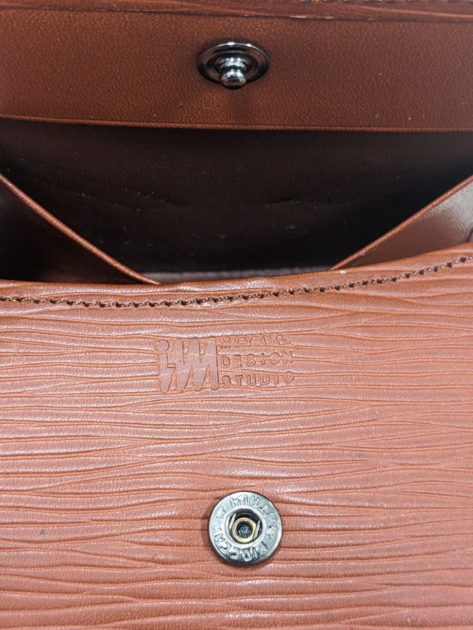 Issey Miyake ISSEY MIYAKE STUDIO BROWN FOLDABLE COIN PURSE UNISEX Size ONE SIZE - 5 Thumbnail