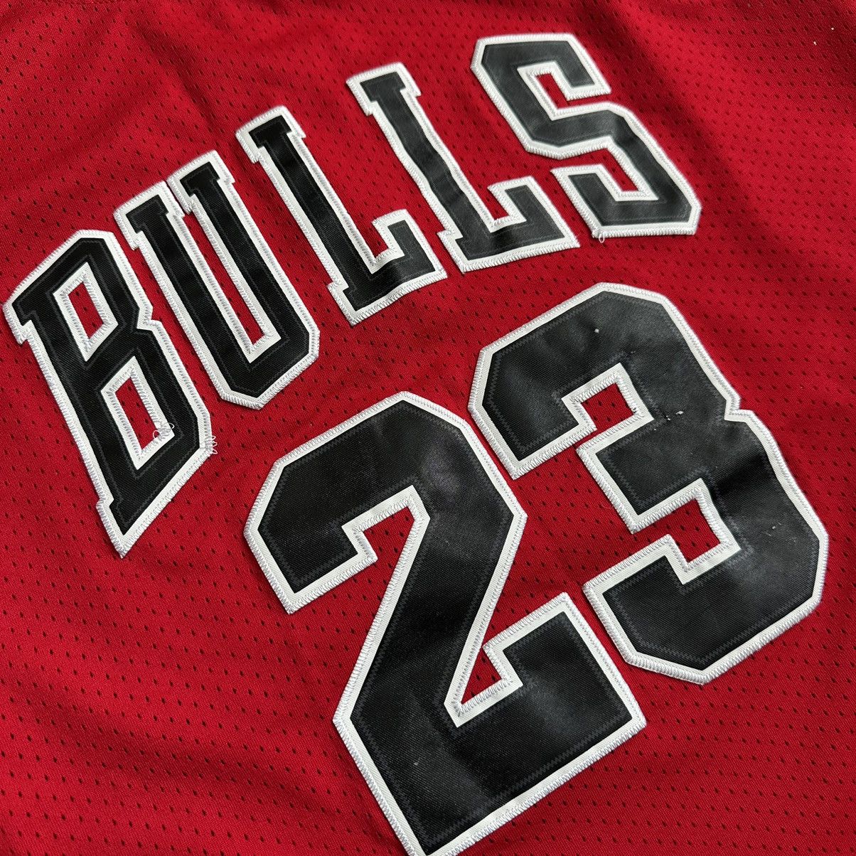 NBA × Nike Vintage Nike Chicago Bulls Jordan #23 NBA Jersey Size US M / EU 48-50 / 2 - 5 Thumbnail