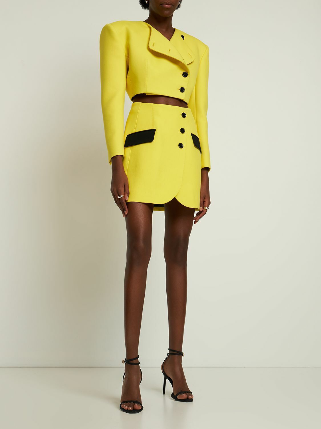 Dolce & Gabbana o1y0925 Mini Skirt in Yellow Size 27" / US 4 / IT 40 - 3 Thumbnail