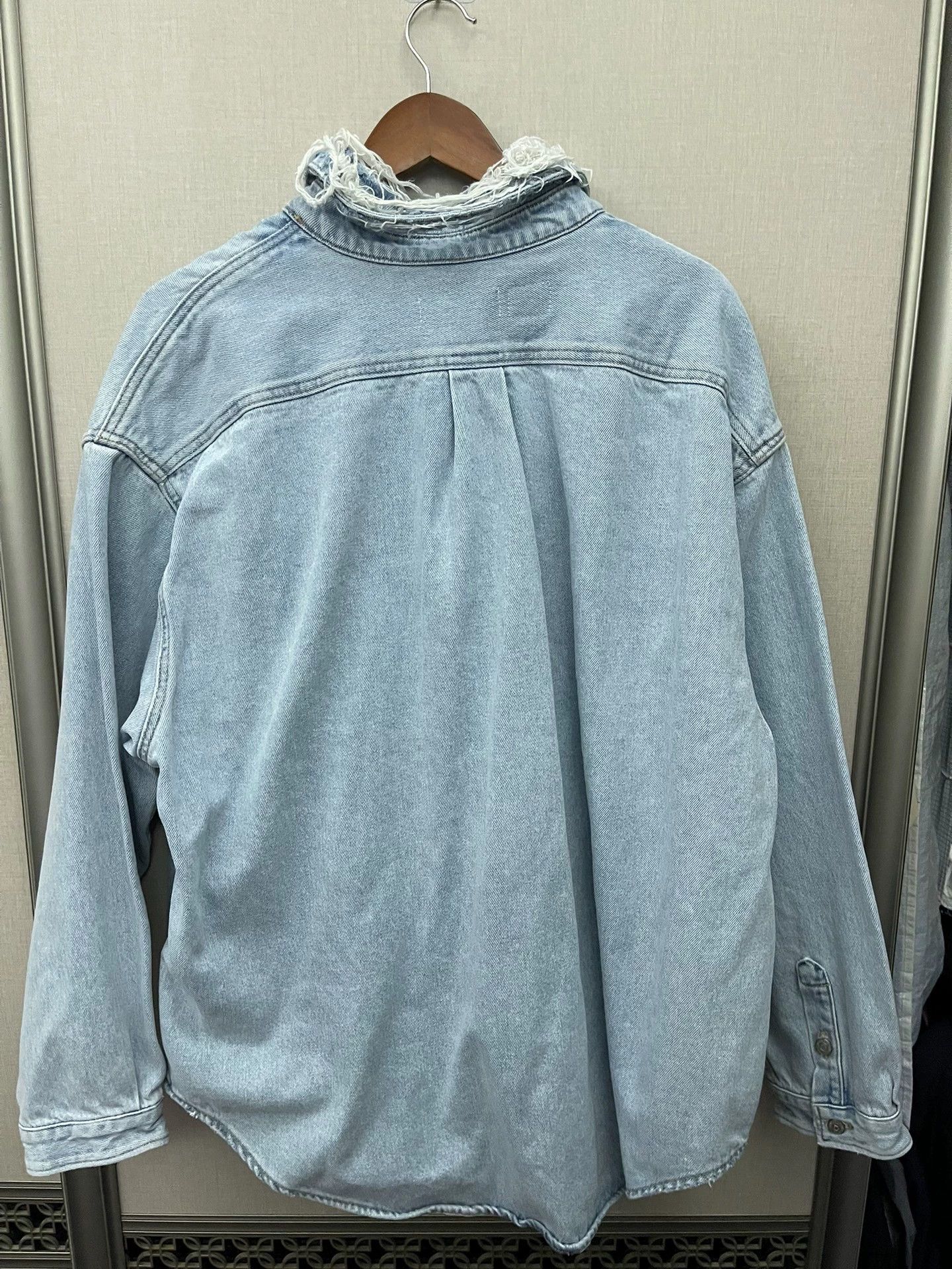 ERL ERL x Levi's 23fw Denim Shirt Collar Destruction L NWT Size US L / EU 52-54 / 3 - 2 Thumbnail