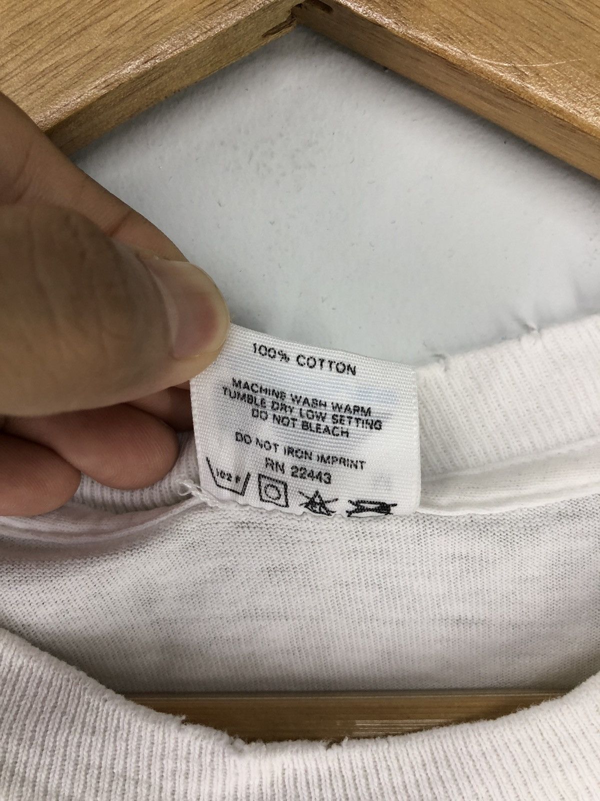 Quiksilver Vintage Quiksilver Center Logo Backhit Distressed Tshirt Size US M / EU 48-50 / 2 - 17 Thumbnail