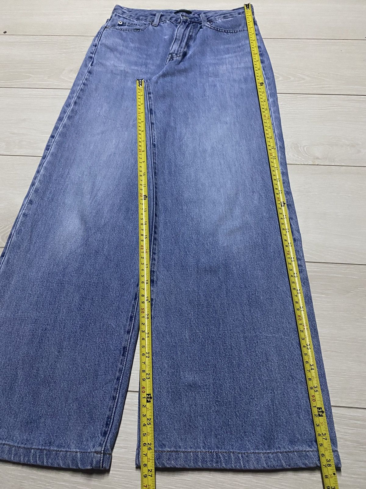 Uniqlo Vintage Uniqlo Light Wash Baggy Jeans Size US 27 - 12 Thumbnail
