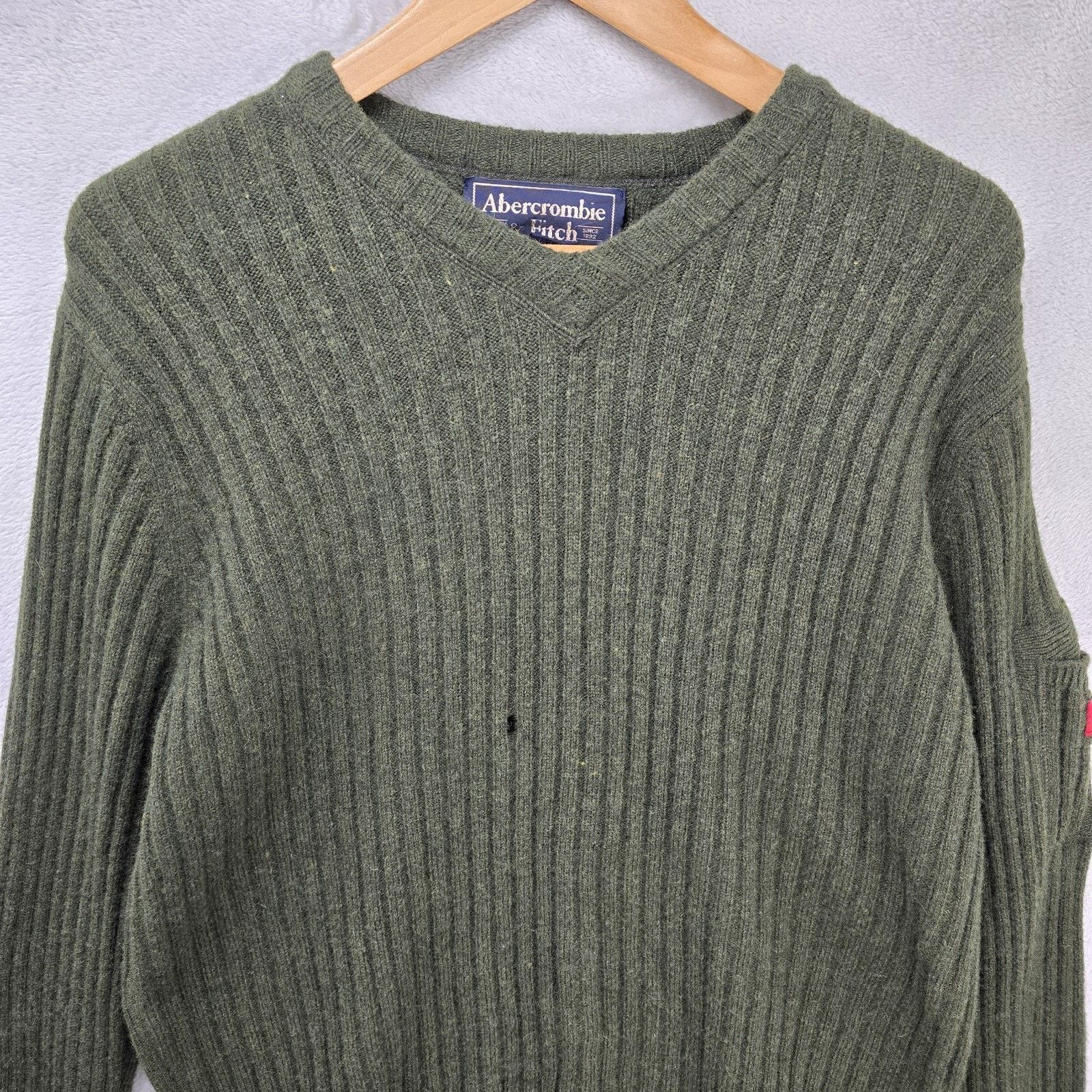 Abercrombie & Fitch Vintage Abercrombie & Fitch Wool V-neck Sweater XL 90s HOLES Size US XL / EU 56 / 4 - 2 Thumbnail