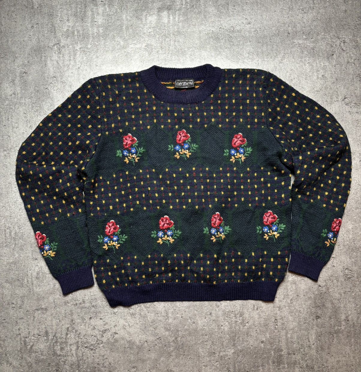 Vintage Vintage Woman’s Avant Garde Embroidered Flowers Sweater Size L / US 10 / IT 46 - 1 Thumbnail