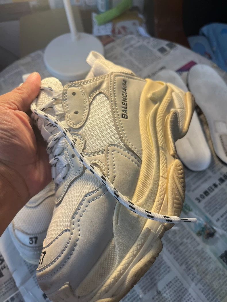 Balenciaga balenciaga triple s sneakers in white Size US 6.5 / EU 39-40 - 2 Thumbnail