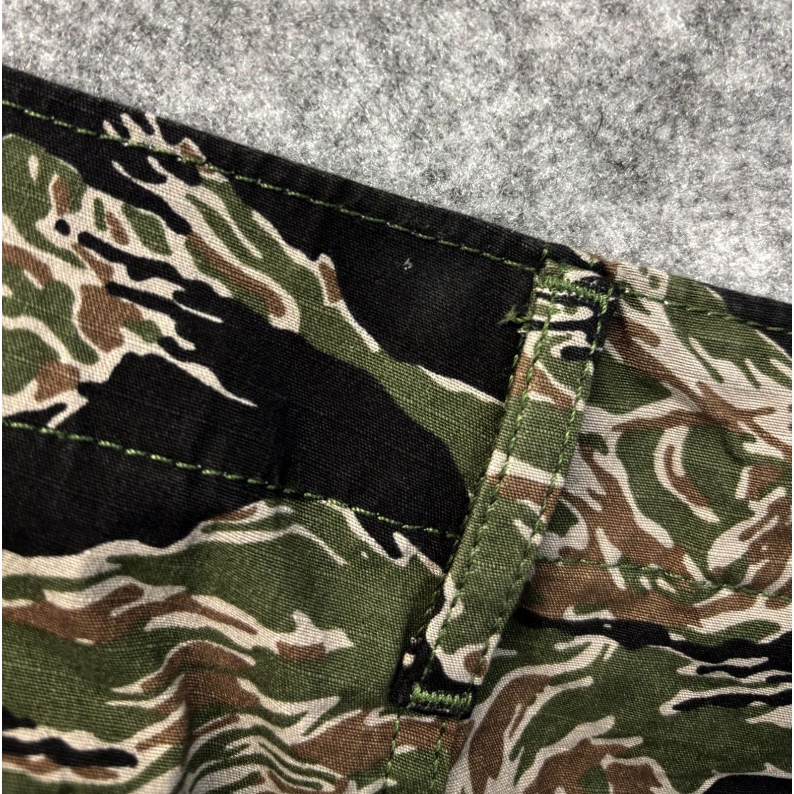 Levi's Levi's Lo Ball Cargo Trousers W32 L29.5 in Green Camo Slim Men Regular 32" Waist Cotton Blend Zip Fly Pocketed Slim Fit Mens Size US 32 / EU 48 - 7 Thumbnail