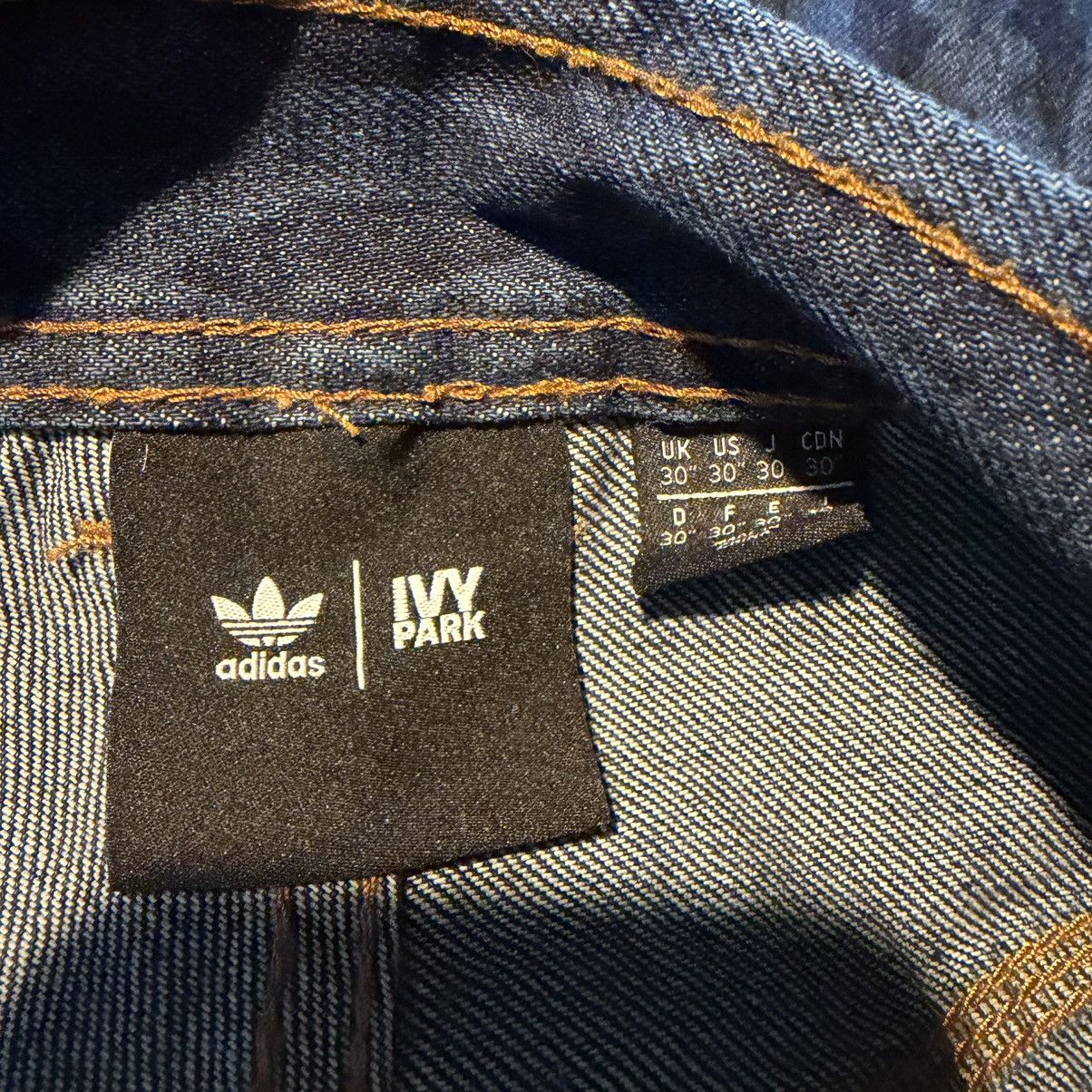 Adidas × Ivy Park adidas Originals Ivy Park Monogram Dark Denim Shorts H61702 Size US 30 / EU 46 - 7 Thumbnail