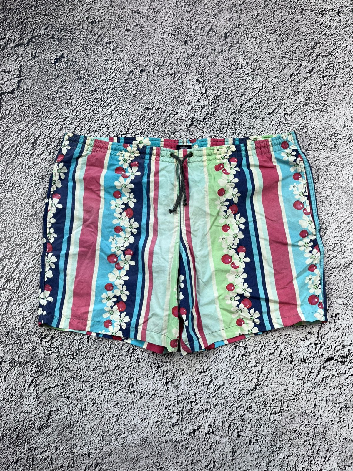 Vintage Vintage 90s art shorts streetwear Hawaiian style size XL Size US 36 / EU 52 - 1 Thumbnail