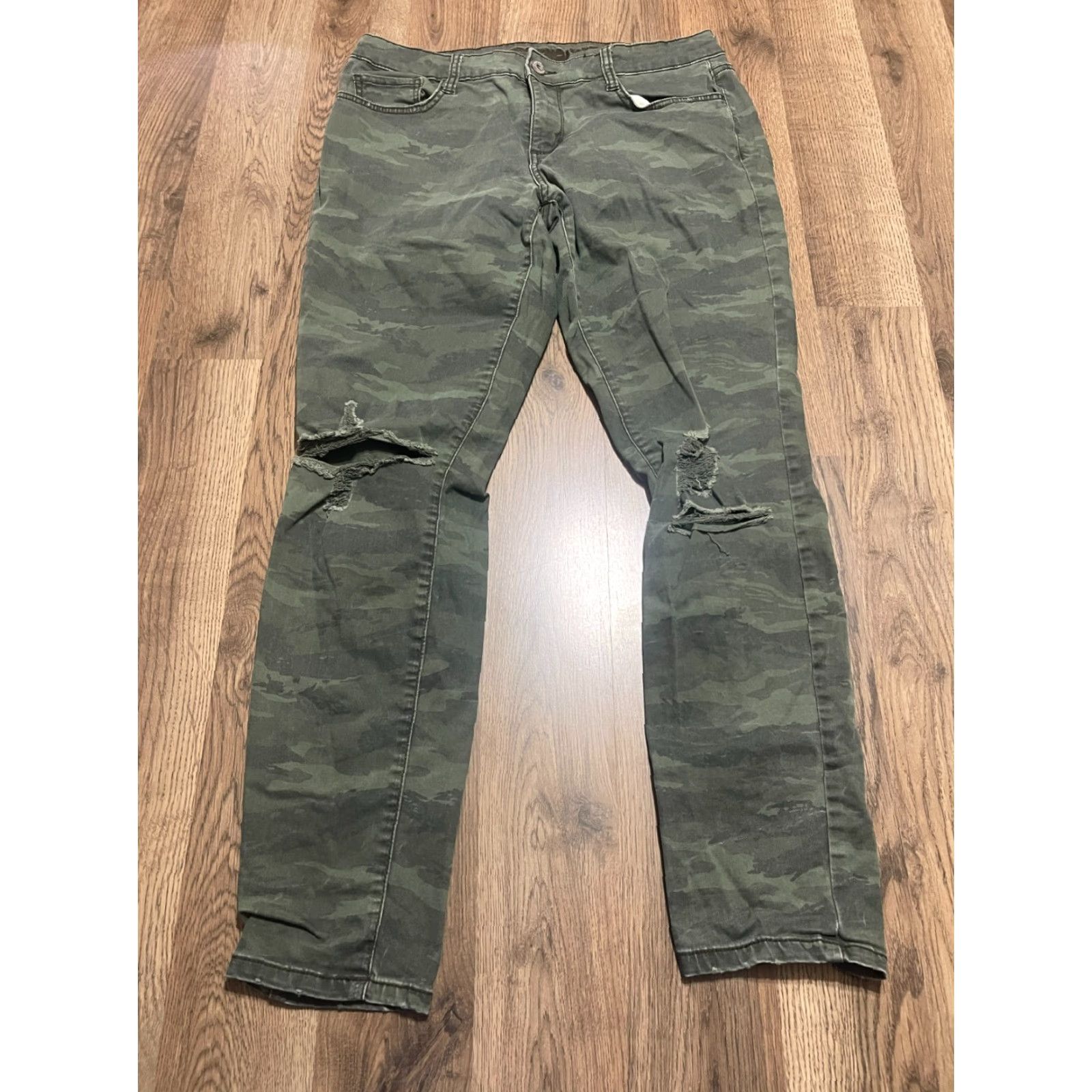 Vintage **AriZona Women's Size 11 Green Denim Straight Fit Jeans Camo** User: AriZona Women's Size 11 Green Denim Straight Fit Jeans Camo Size 32" / US 10 / IT 46 - 2 Thumbnail