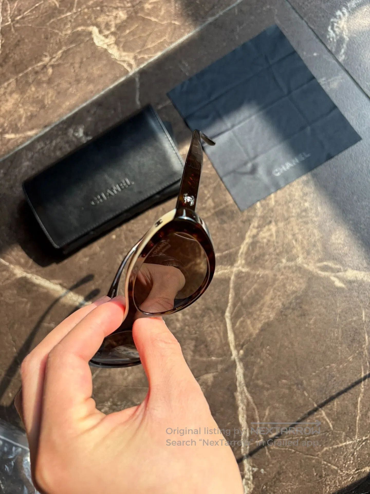 Chanel Chanel Cat Eye Logo Sunglasses. Size ONE SIZE - 2 Thumbnail
