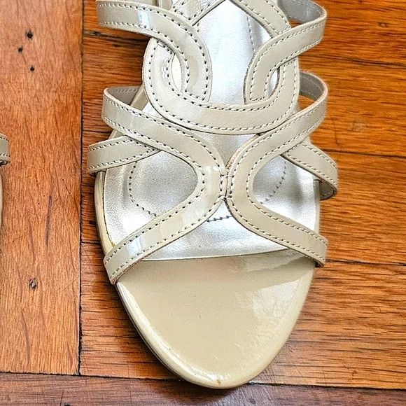 Other NWT Dexflex Comfort Cream Strappy Wedge Heel Sandals Size US 10 / IT 40 - 3 Thumbnail