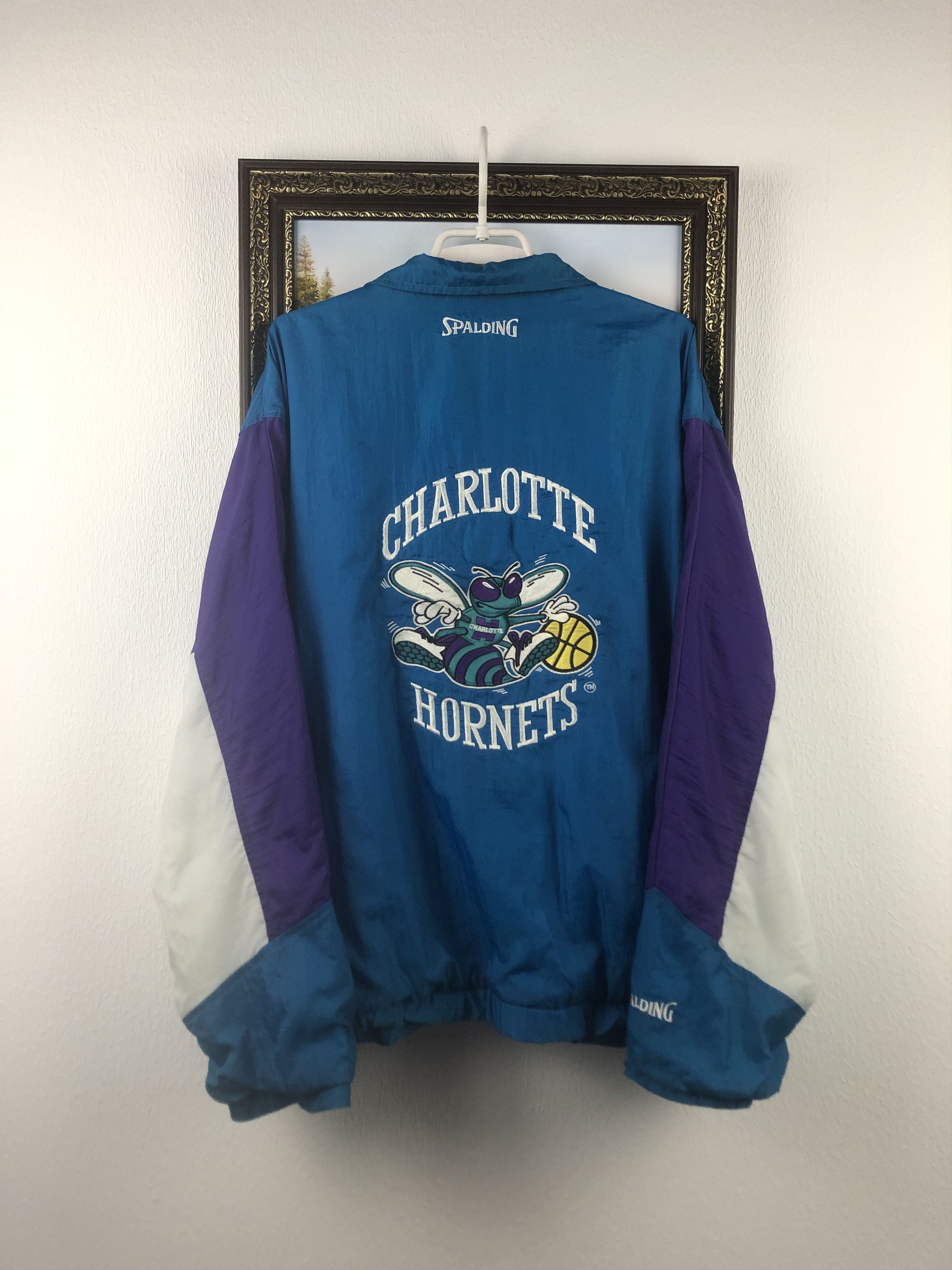 NBA Vintage 90's Charlotte Hornets NBA Spalding Jacket Blue Rare Size US XL / EU 56 / 4 - 1 Thumbnail