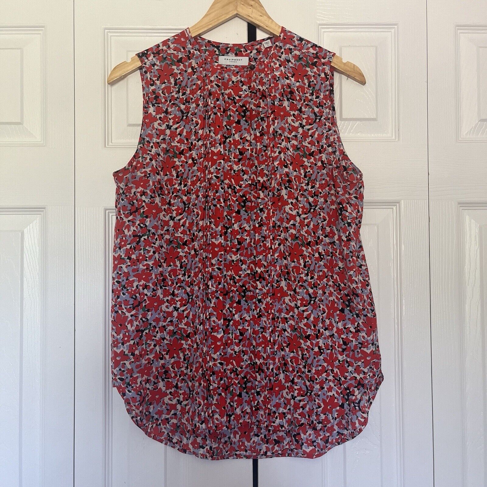 Equipment Women’s Equipment Sleeveless Top Silk Floral Red Size Small Size S / US 4 / IT 40 - 1 Thumbnail