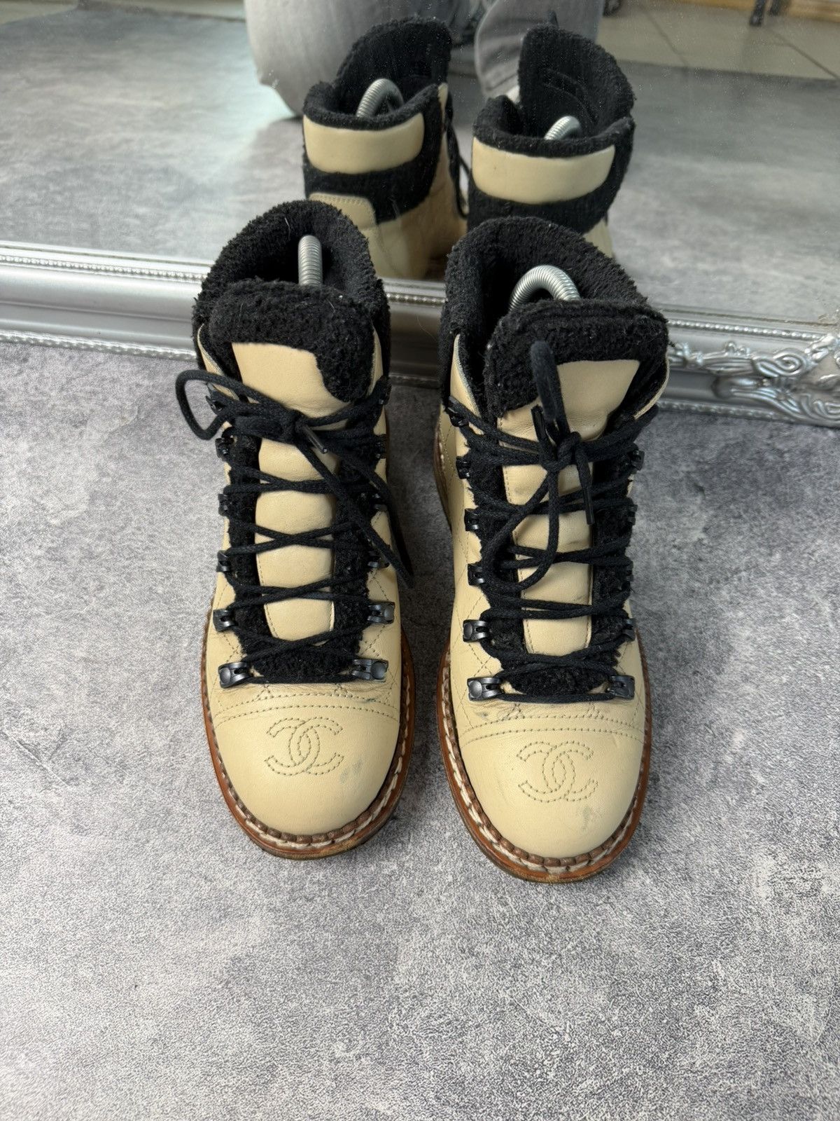 Chanel Chanel Cream Quilted Shearling Boots Size US 8.5 / IT 38.5 - 2 Thumbnail