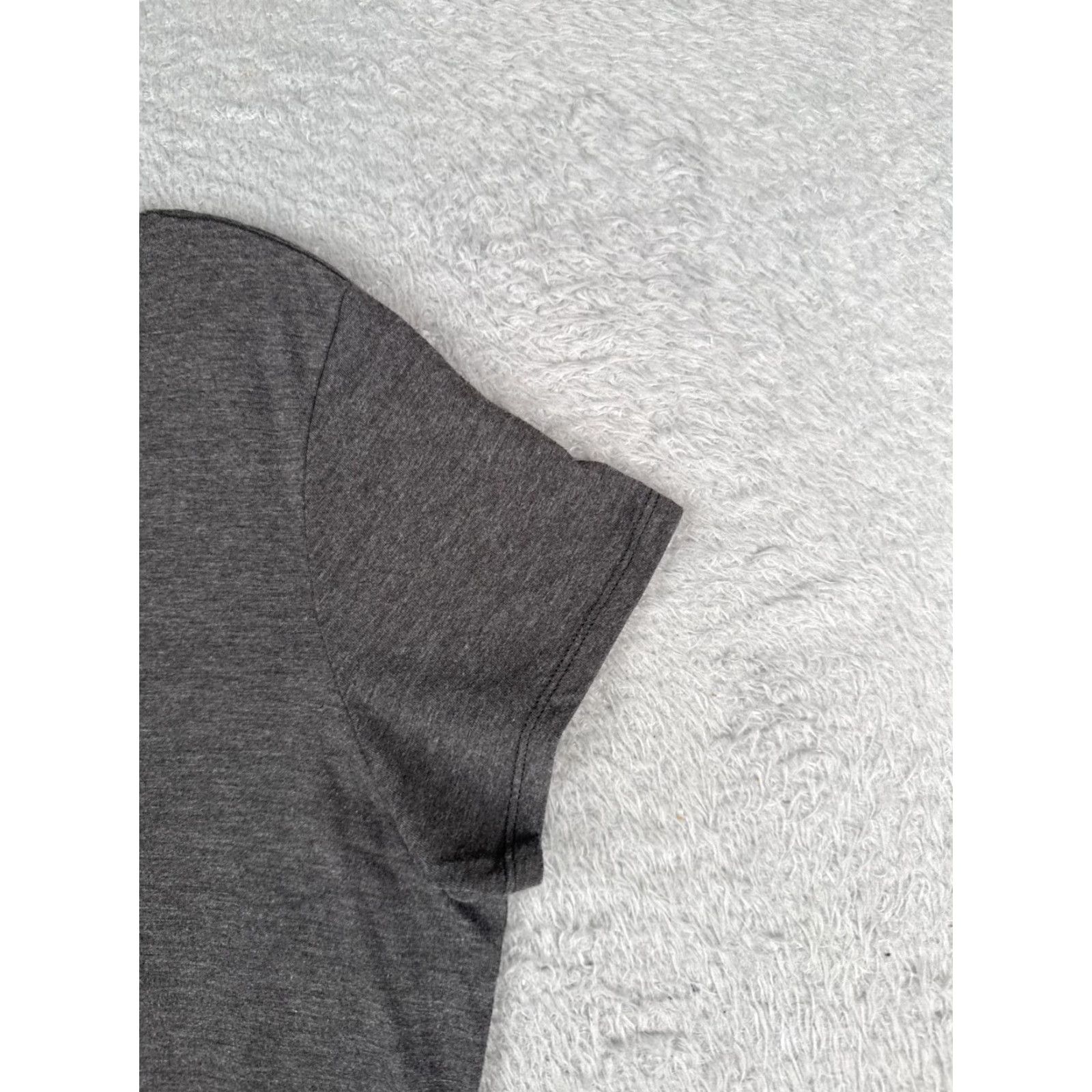 The North Face The North Face Shirt Women Large Gray Short Sleeve V-Neck Poly Blend Slim READ Size L / US 10 / IT 46 - 2 Thumbnail