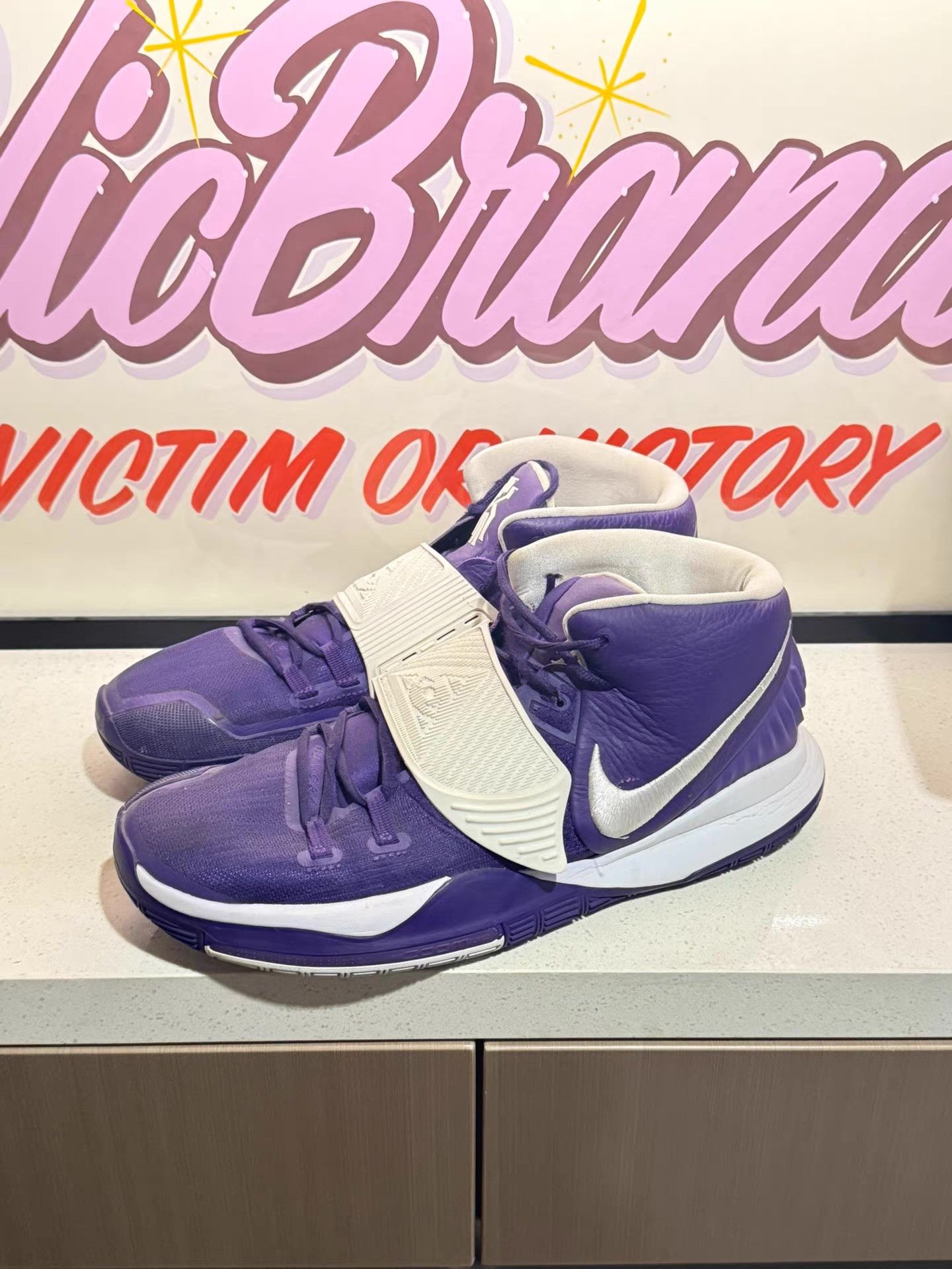 Nike Nike Kyrie 6 TB Men’s mid-top basketball shoes Ｑ20 Size US 15 / EU 48 - 1 Thumbnail