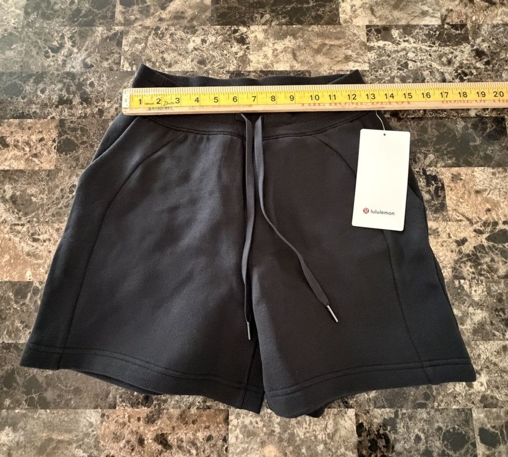 Lululemon LULULEMON SCUBA HIGH RISE SHORT 5” BLACK COLOR SIZE 2 NWT Size 26" / US 2 / IT 38 - 3 Thumbnail