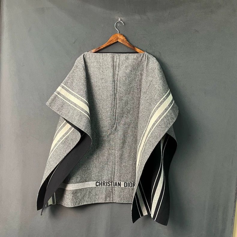 Dior Dior Gray cloak shawl Size S / US 4 / IT 40 - 1 Thumbnail