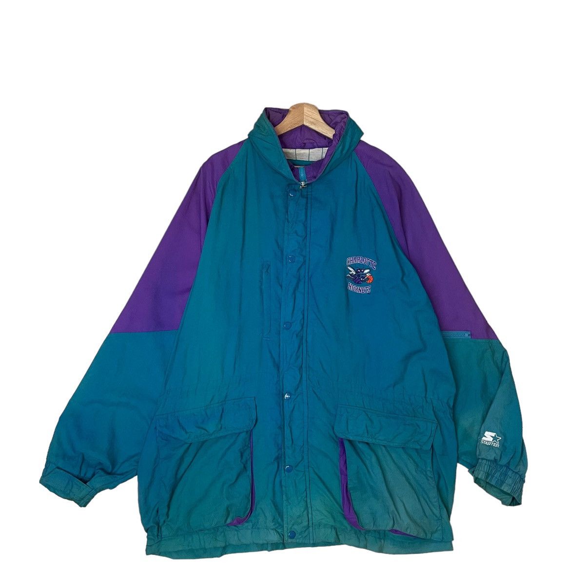NBA × Starter Charlotte Hornetts Big Logo Zipper Jacket Sun Faded Size XL Size US XL / EU 56 / 4 - 2 Thumbnail