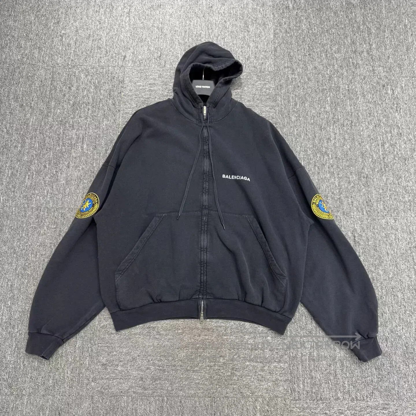 Balenciaga balenciaga lion embroidery hoodie sweatshirt. Size US XL / EU 56 / 4 - 1 Thumbnail