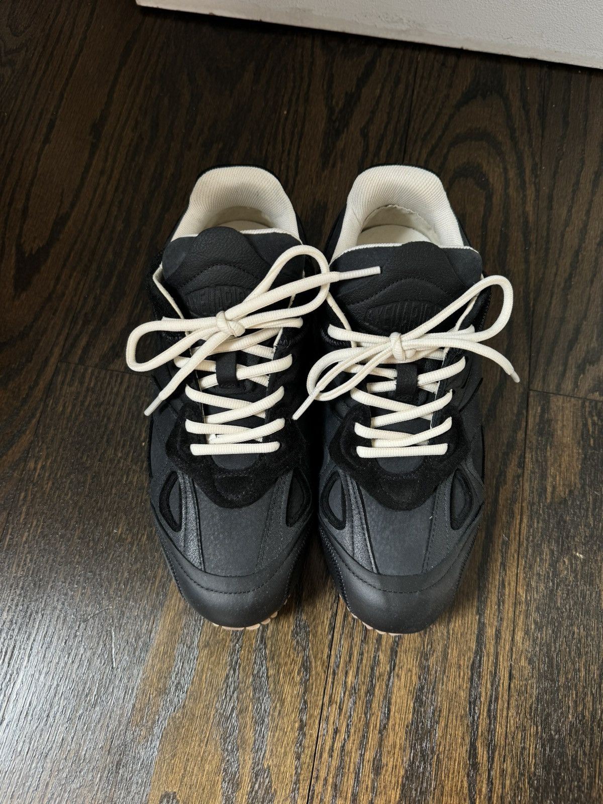 Axel Arigato Axel Arigato Slow Runner in black/gum Size US 7.5 / IT 37.5 - 2 Thumbnail
