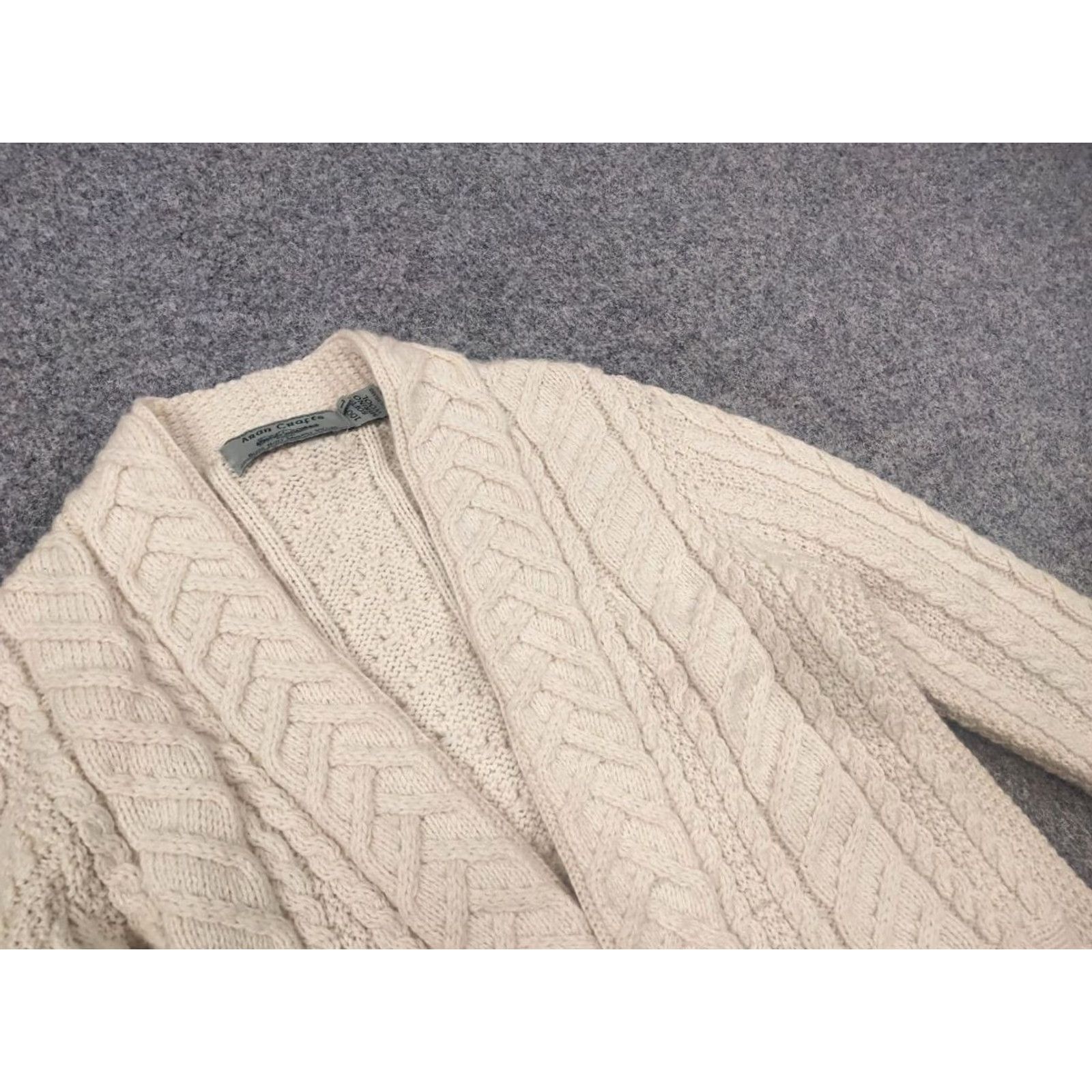 Vintage VINTAGE Aran Crafts Cardigan Ireland Merino Wool Cable Knit Beige Women L Sweater KnIt 90s Casual Knitwear Regular Size L / US 10 / IT 46 - 2 Thumbnail