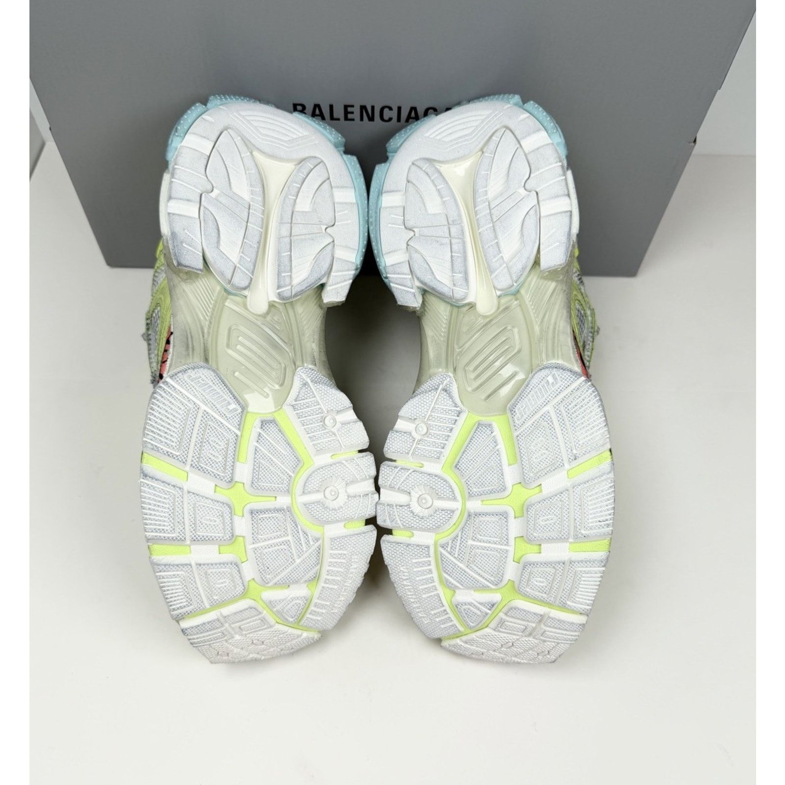 Balenciaga Size 39EU/6US - Balenciaga Runner Marathon Unreleased Size US 6 / EU 39 - 7 Thumbnail