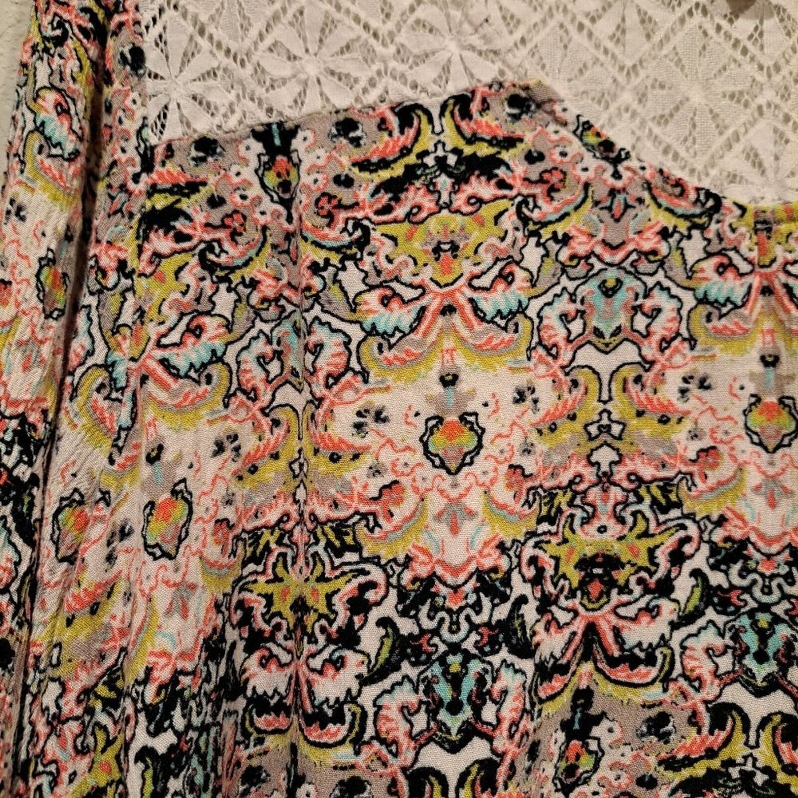 Other Eyeshadow crocheted shoulders white floral blouse size 2X Size XXL / US 16-18 / IT 52-54 - 2 Thumbnail