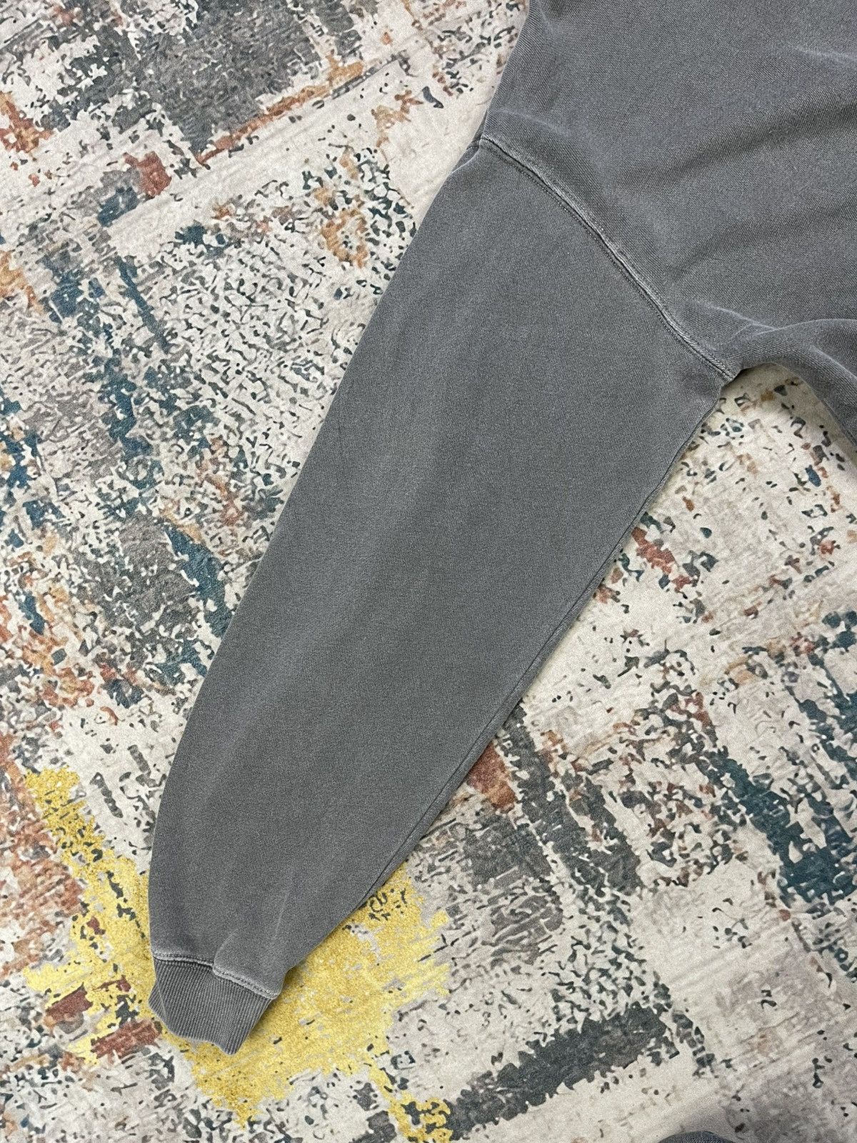 Billabong Vtg 90s Billabong Embossed Logo Faded Grey Sweatshirt Size US M / EU 48-50 / 2 - 7 Thumbnail