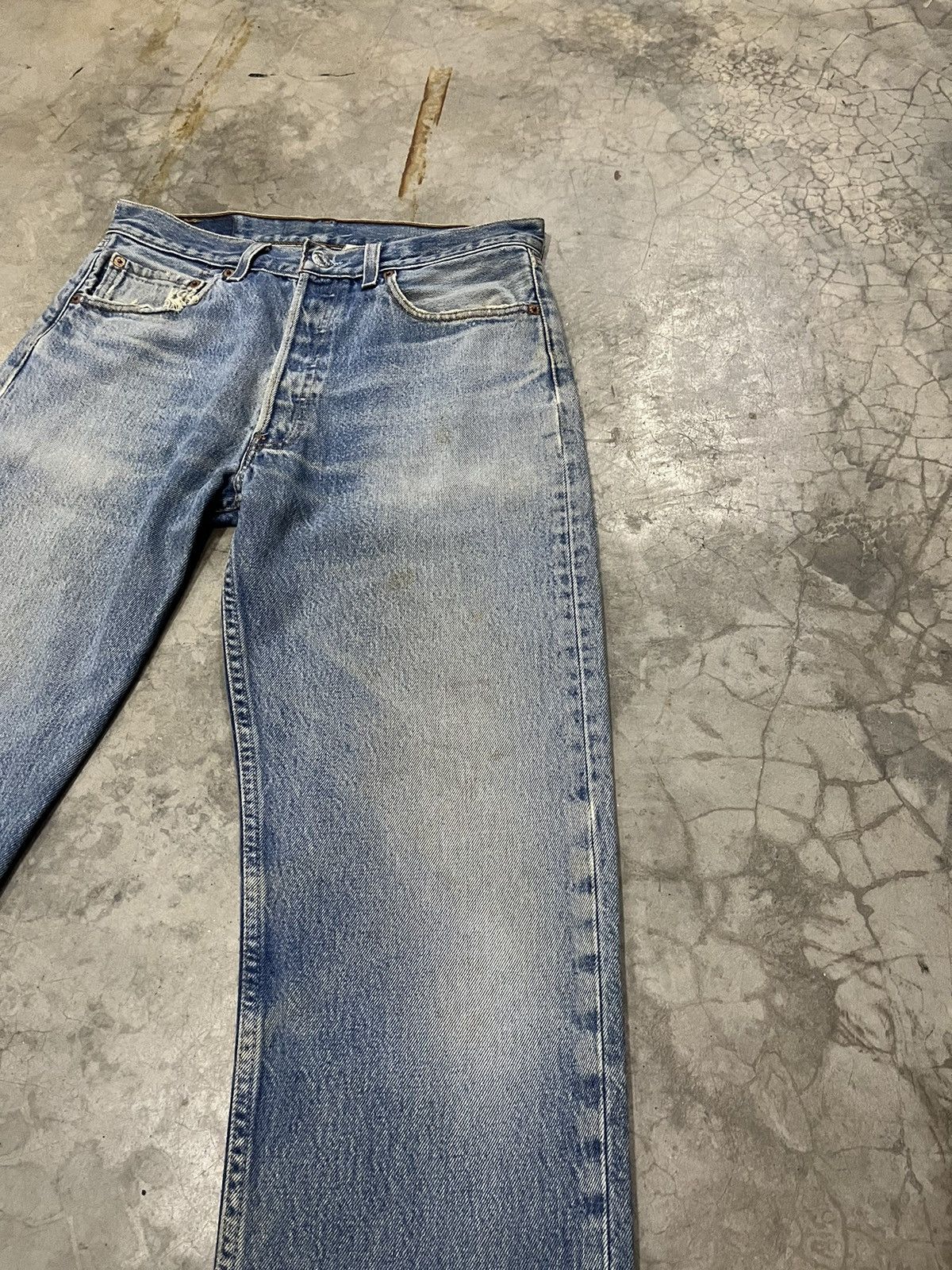 Levi's Vintage Levis light wash 501 distressed denim Size US 31 - 10 Thumbnail