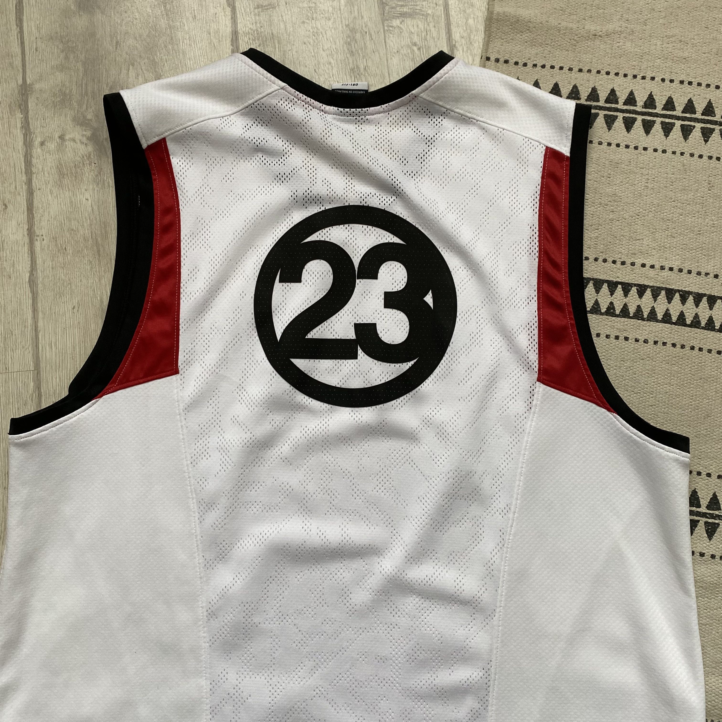 Jordan Brand Vintage Nike Jordan tee Sleeveless Jersey Center logo #23 Size US L / EU 52-54 / 3 - 9 Thumbnail
