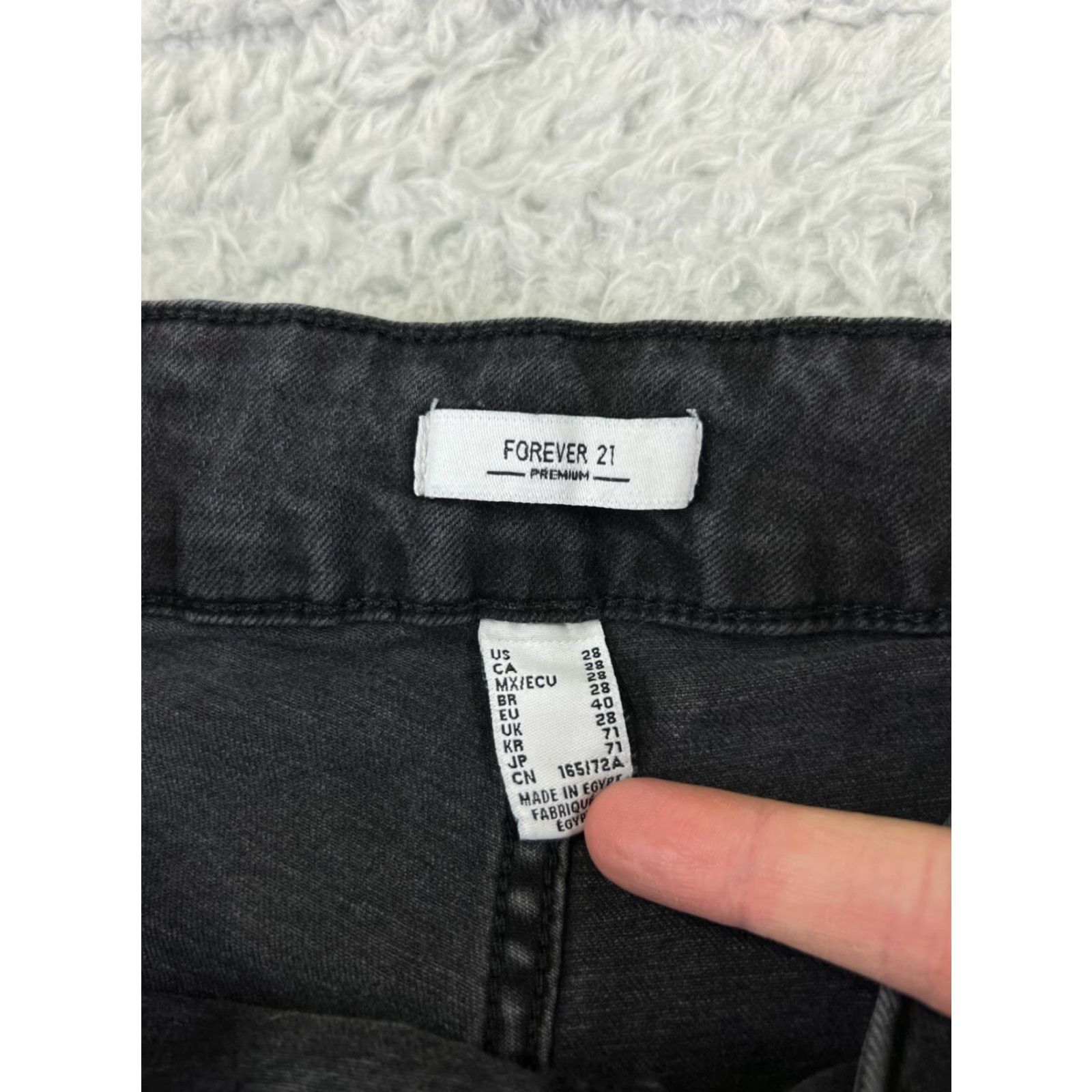 Forever 21 FOREVER 21 Jeans Women Black Denim Flared High Rise Stretch Cotton 28 Waist 26 Inseam 32 Regular 5-Pocket Size 28" / US 6 / IT 42 - 5 Thumbnail