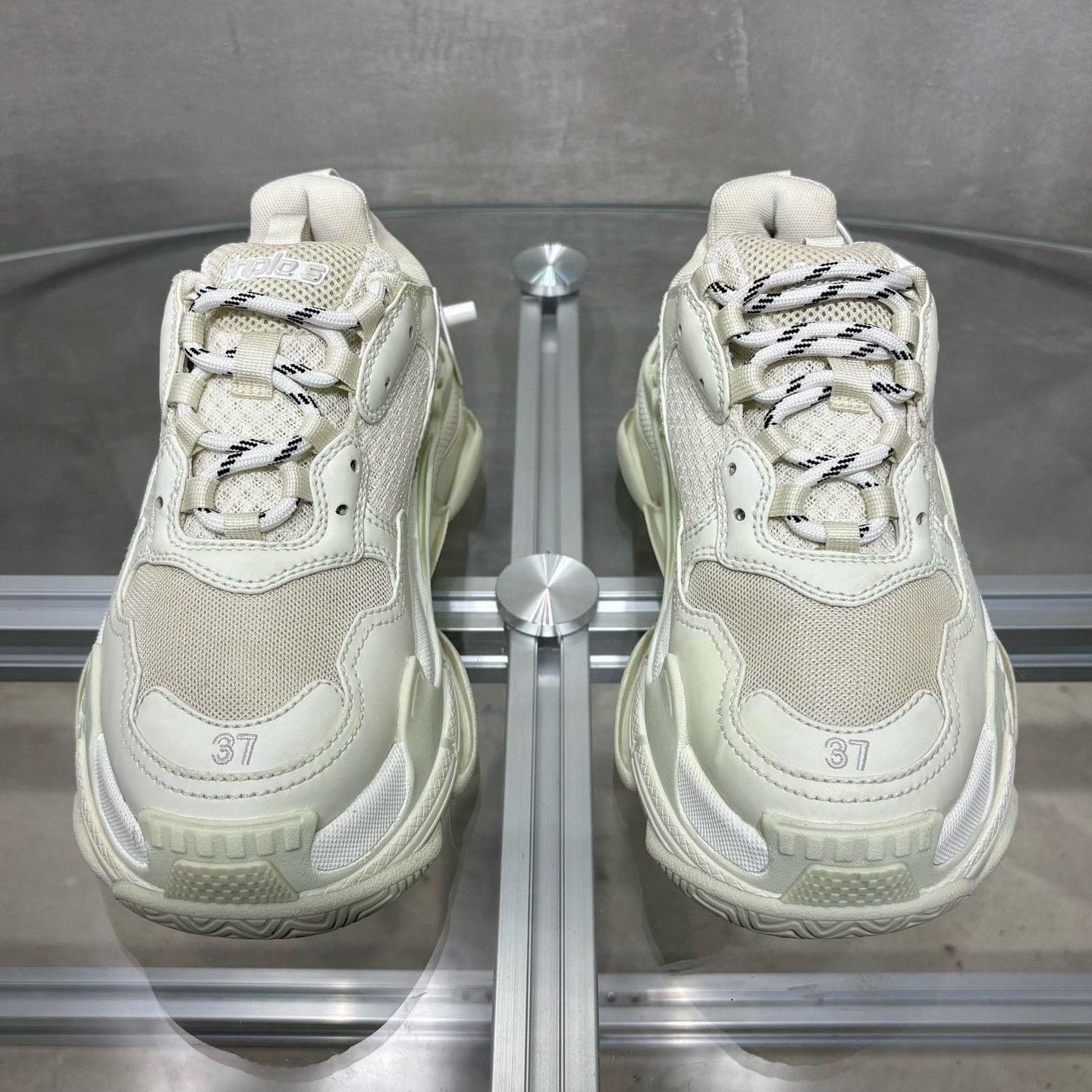 Balenciaga Balenciaga Distressed White Lowtop Sneakers it_37 Women Size US 7 / IT 37 - 1 Thumbnail