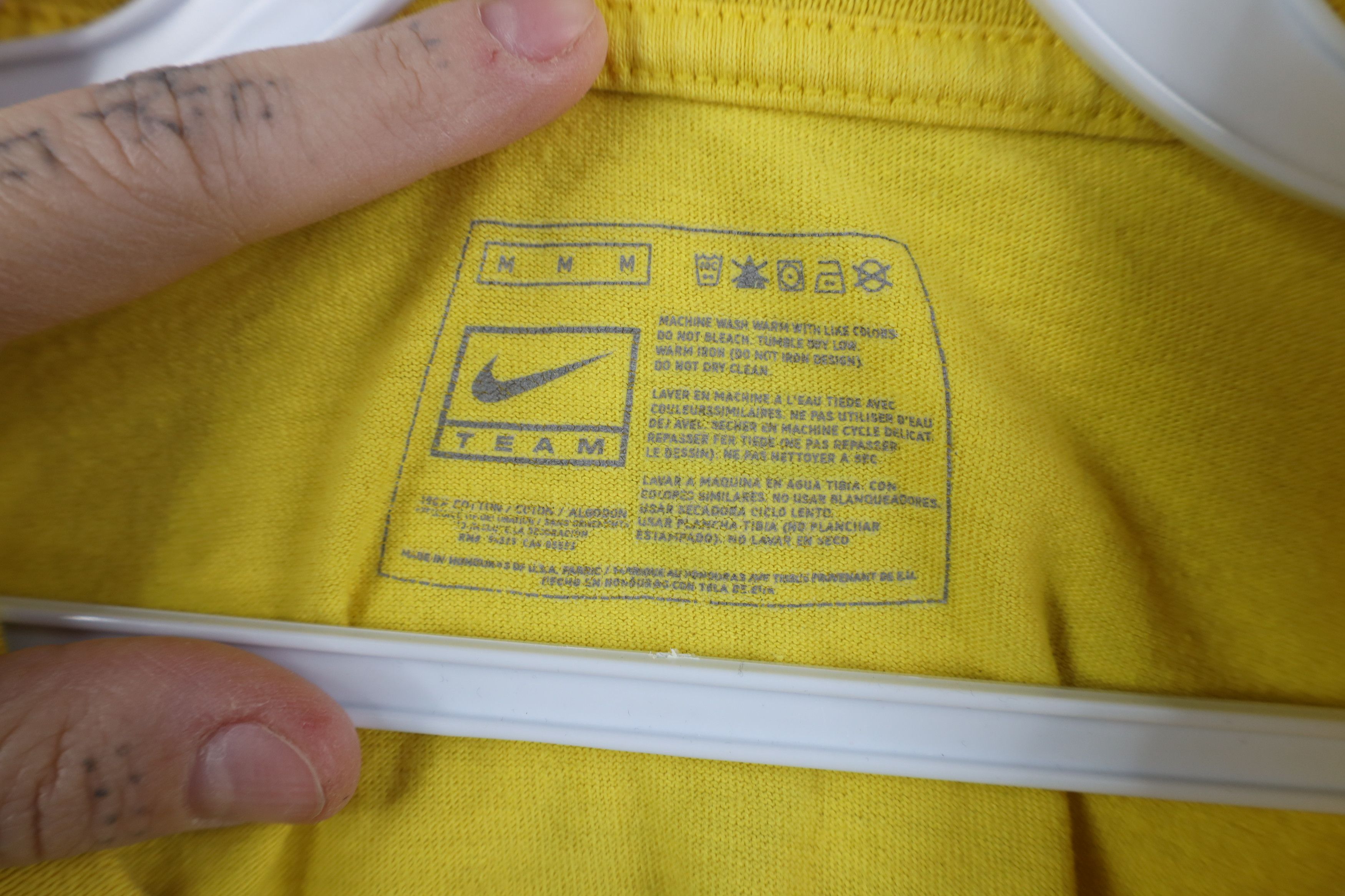 Nike Vintage Nike Swoosh University of Michigan T-Shirt Maize Size US M / EU 48-50 / 2 - 8 Thumbnail