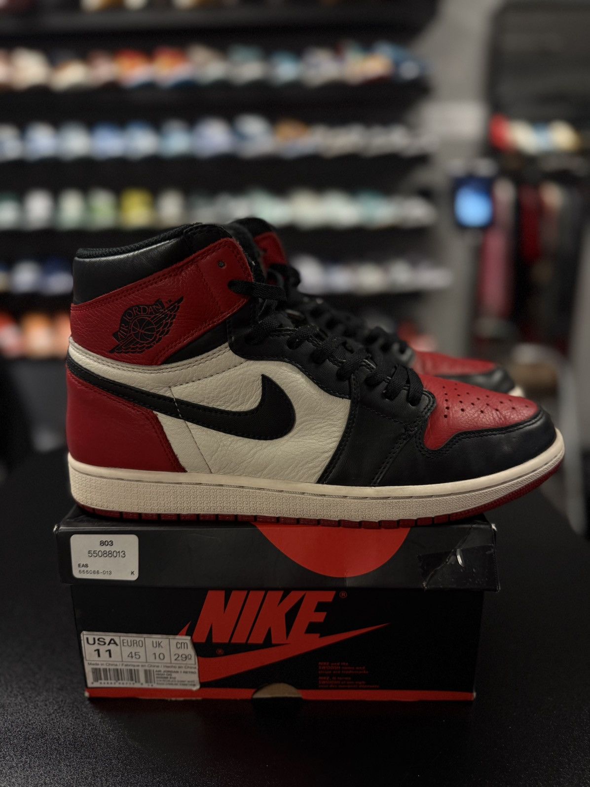 Jordan Brand × Nike Jordan 1 Bred Toe Size 11 Black Red Size 11 Pre Owned Size US 11 / EU 44 - 14 Thumbnail