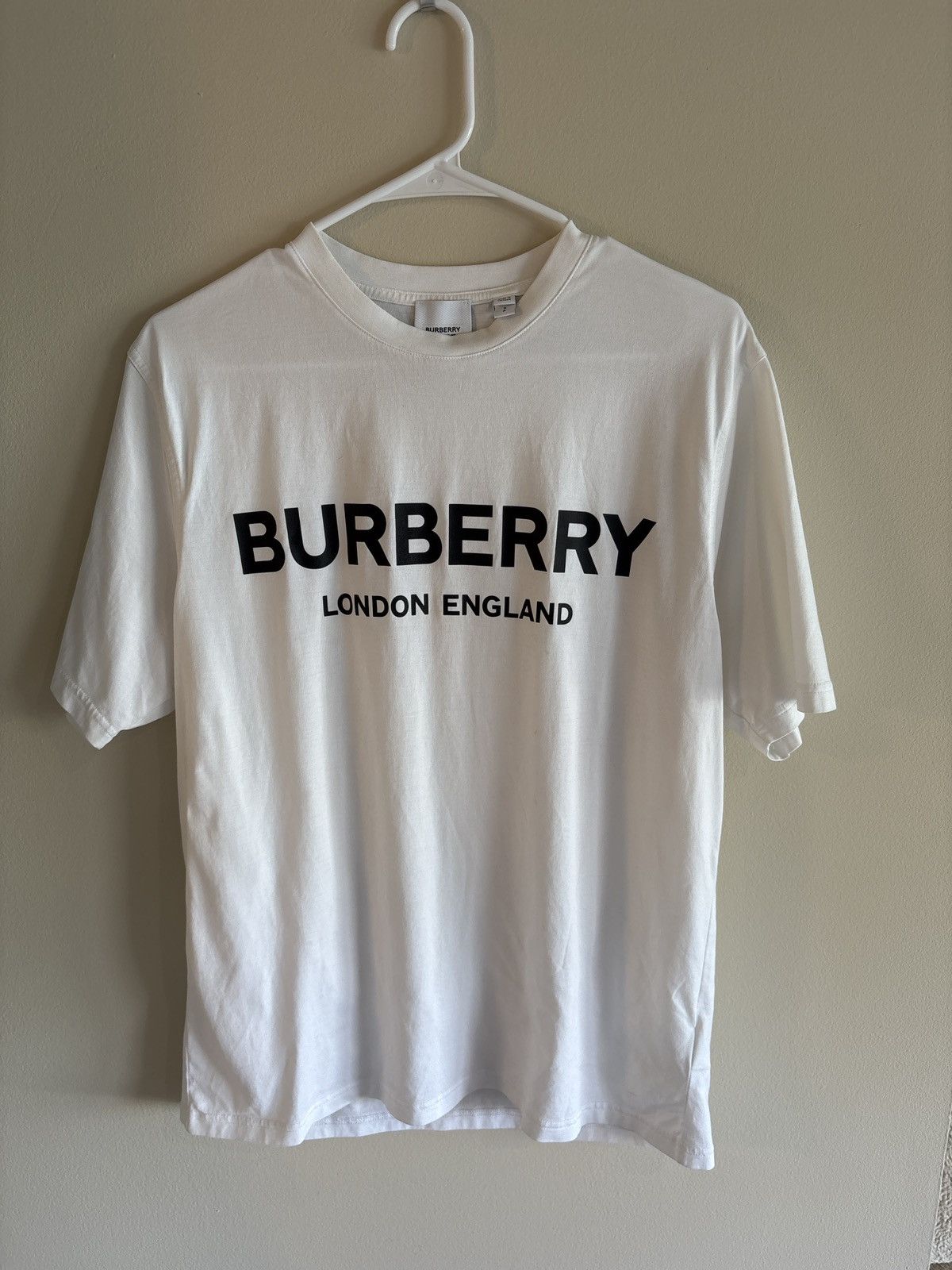 Burberry BURBERRY LONDON LETCHFORD LOGO PRINT T-SHIRT WHITE Size US S / EU 44-46 / 1 - 1 Thumbnail