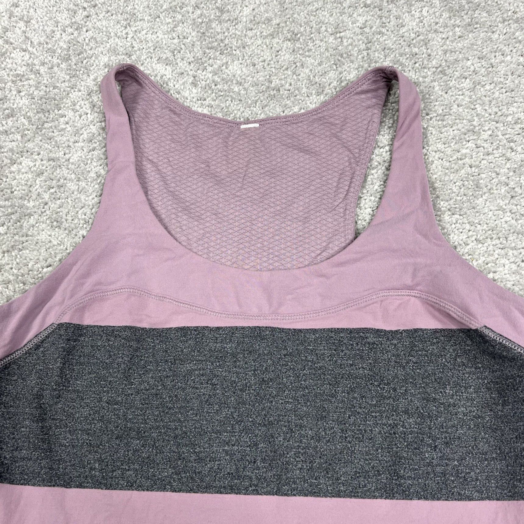 Lululemon Lululemon Tank Top Women’s 6-8 Striped Light Purple Gray Athletic Workout Run Shirt Sleeveless Scoop Pullover Activewear Size M / US 6-8 / IT 42-44 - 3 Thumbnail