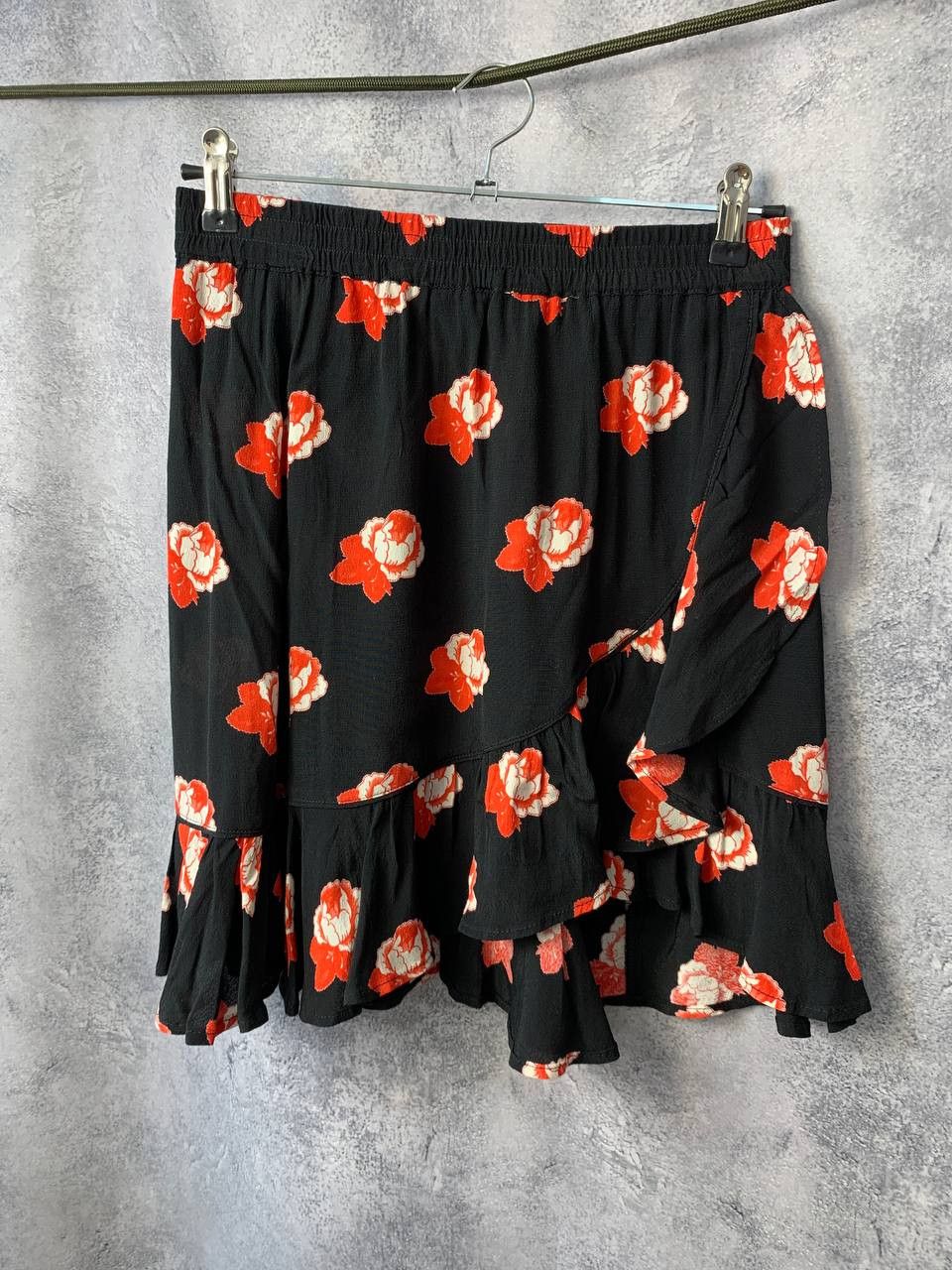 Designer × Ganni RRP £120 Ganni Harley Crepe mini skirt black flowers Size 36" / US 14 / IT 50 - 2 Thumbnail