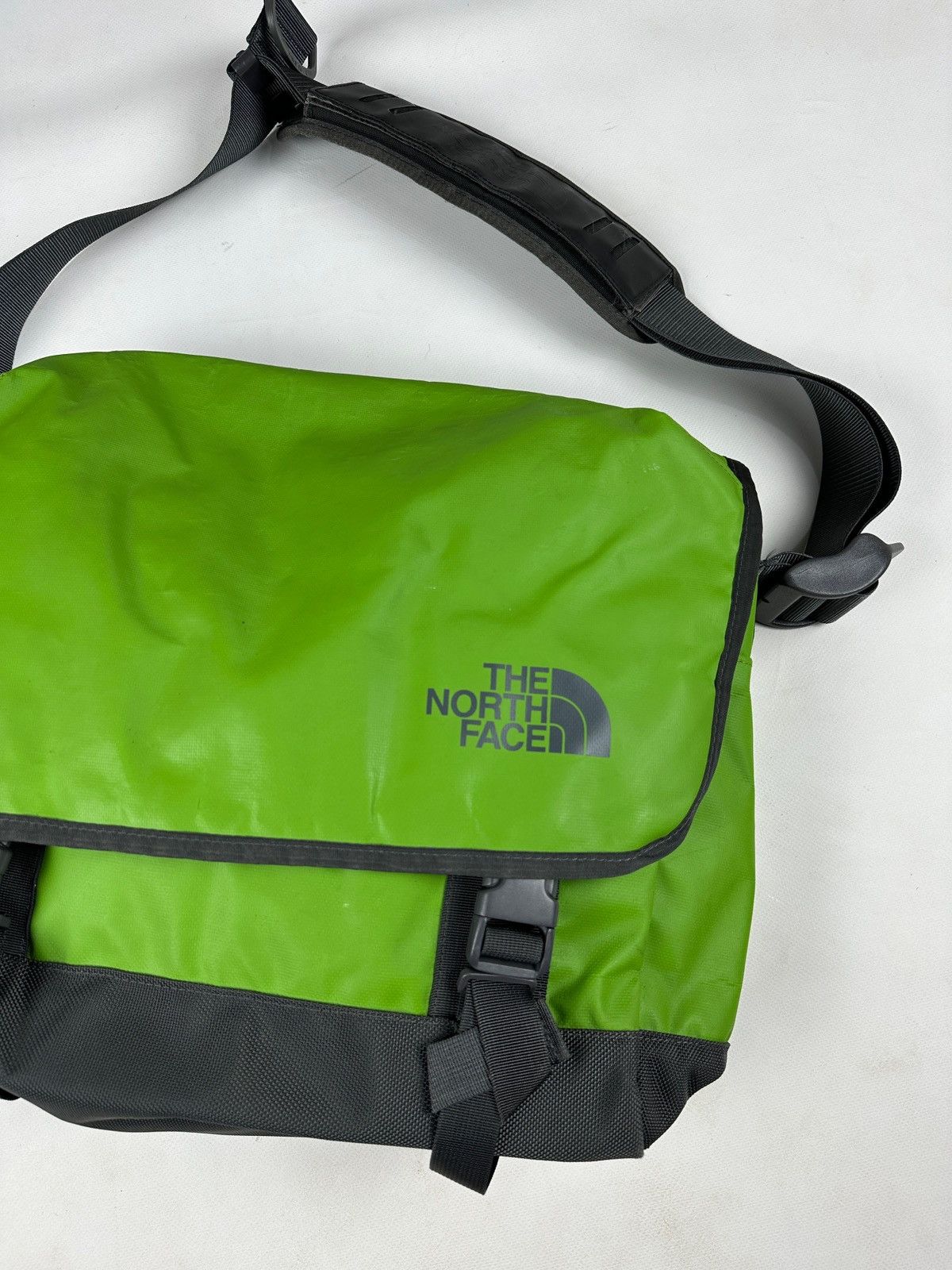 The North Face Vintage The North Face Green Crossbody Messenger Bag Size ONE SIZE - 9 Thumbnail