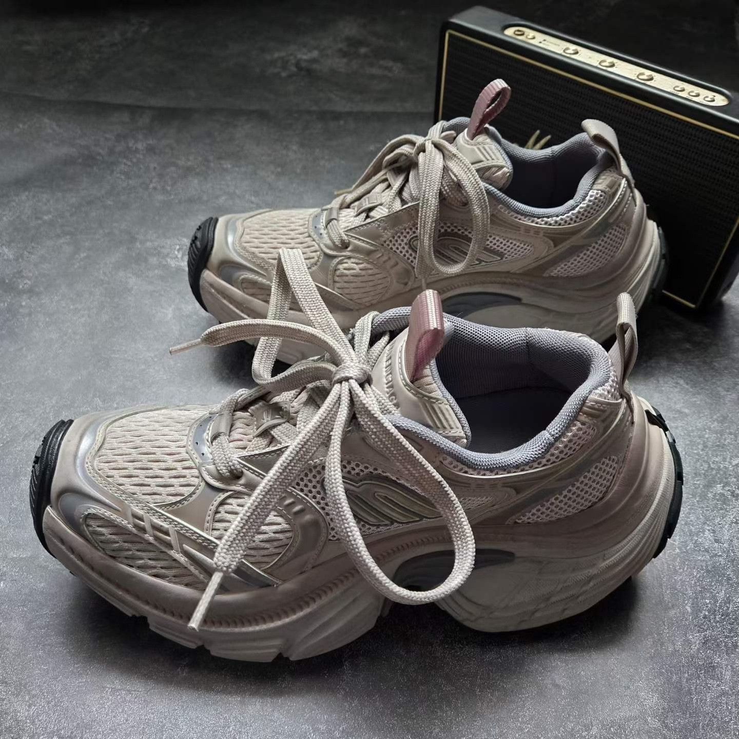 Balenciaga Balenciaga Gray Lowtop Sneakers XL Men Size US 10 / EU 43 - 1 Thumbnail