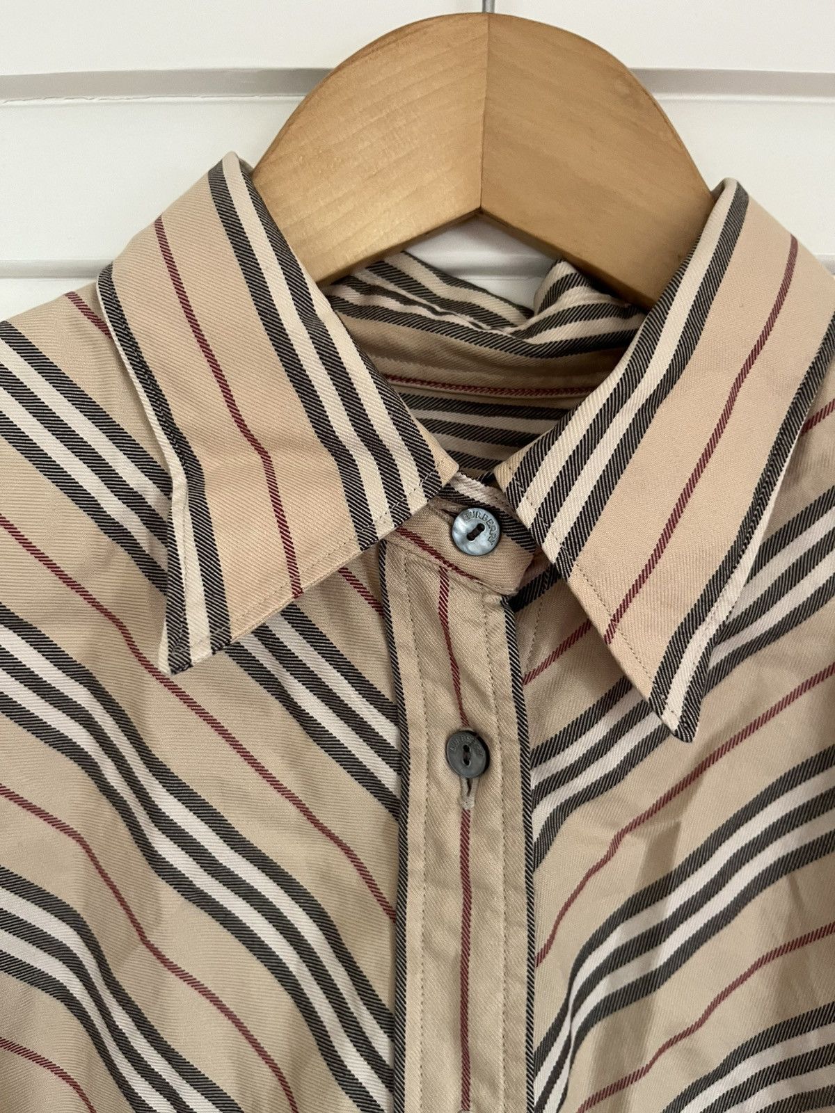 Burberry WW Burberry fitted button up shirt Size M / US 6-8 / IT 42-44 - 5 Thumbnail