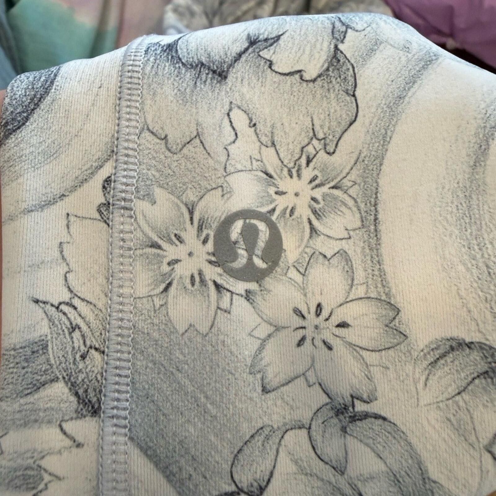 Lululemon Lululemon Wunder Under Low-Rise 25" White Floral Leggings 4 Size 27" / US 4 / IT 40 - 6 Thumbnail