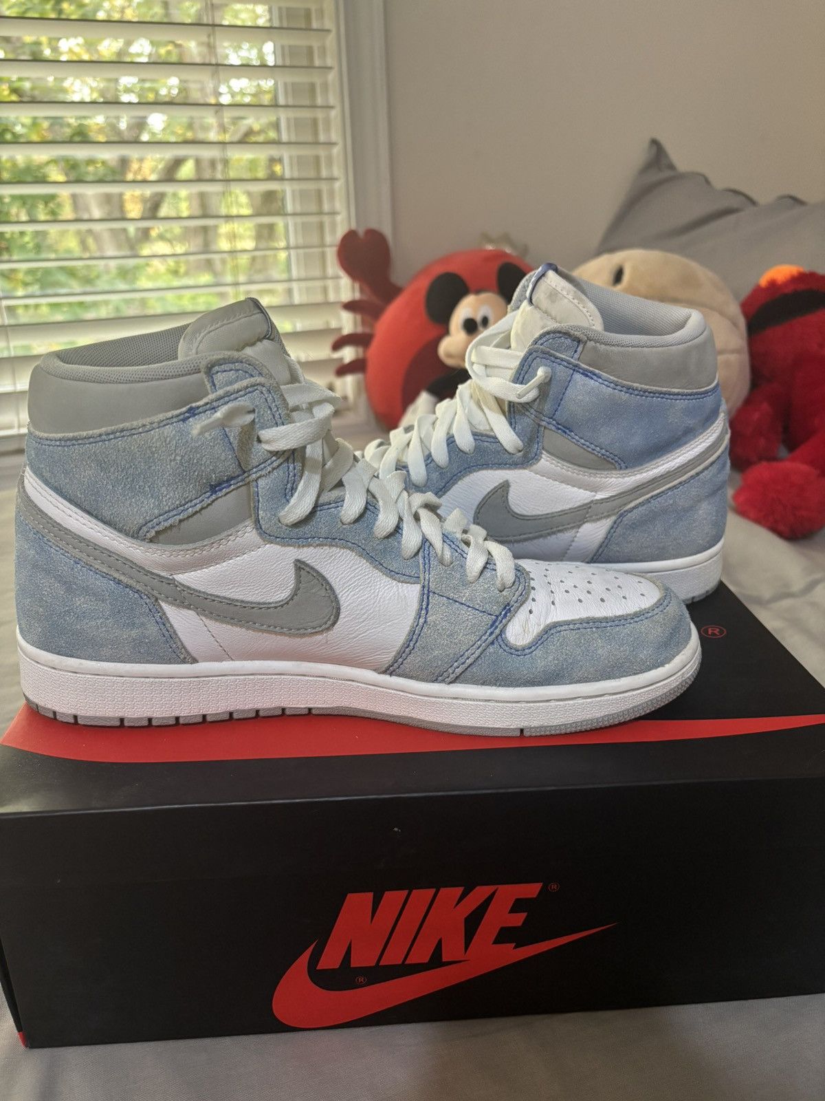 Jordan Brand Size 10.5 - Jordan 1 Retro OG High Hyper Royal Smoke Grey Size US 10.5 / EU 43-44 - 3 Thumbnail