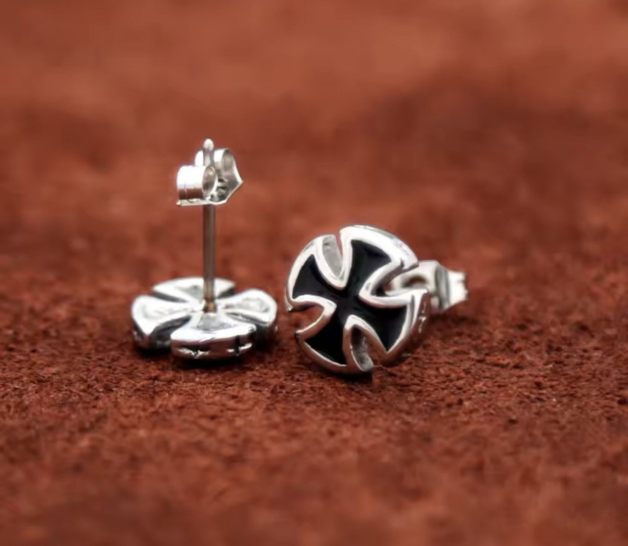 Designer × Jewelry Titanium Steel Cross Stud Earrings for Men Women Size ONE SIZE - 1 Thumbnail