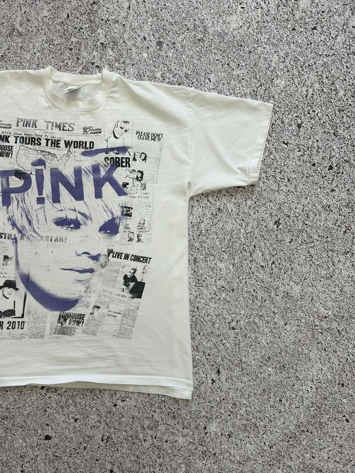 Band Tees × Vintage Vintage Rock Band Pink Tour 2010 Retro T-Shirt Y2K Hype Size US L / EU 52-54 / 3 - 5 Thumbnail